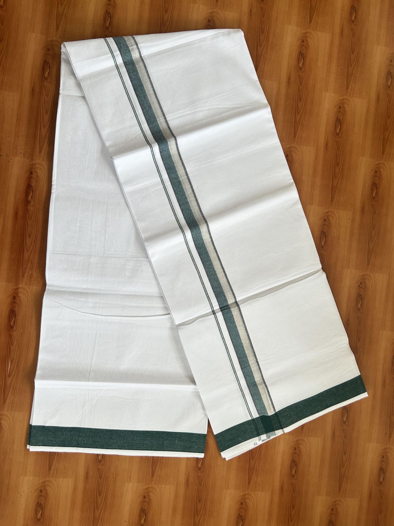 Single Mundu/Dhoti  - Pure White - 29% Discount !! KaithariKada Balaramapuram 100% Cotton - Twisted 60s Thread -1 Inch Silver Kasav & Black & Green Shaded Kara (2 meter / 4 muzham) - 35 KK5393 GL