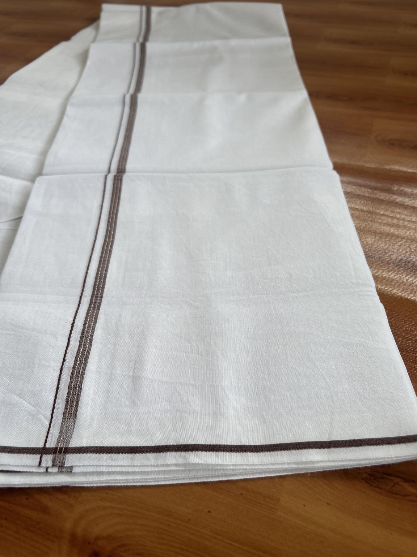 Single Mundu/Dhoti  - Pure White - 29% Discount !! KaithariKada Balaramapuram 100% Cotton - Twisted 60s Thread - 0.5 Cm Silver Kasav & Brown Shaded Striped Kara (2 meter / 4 muzham) - 46 KK5393 GL