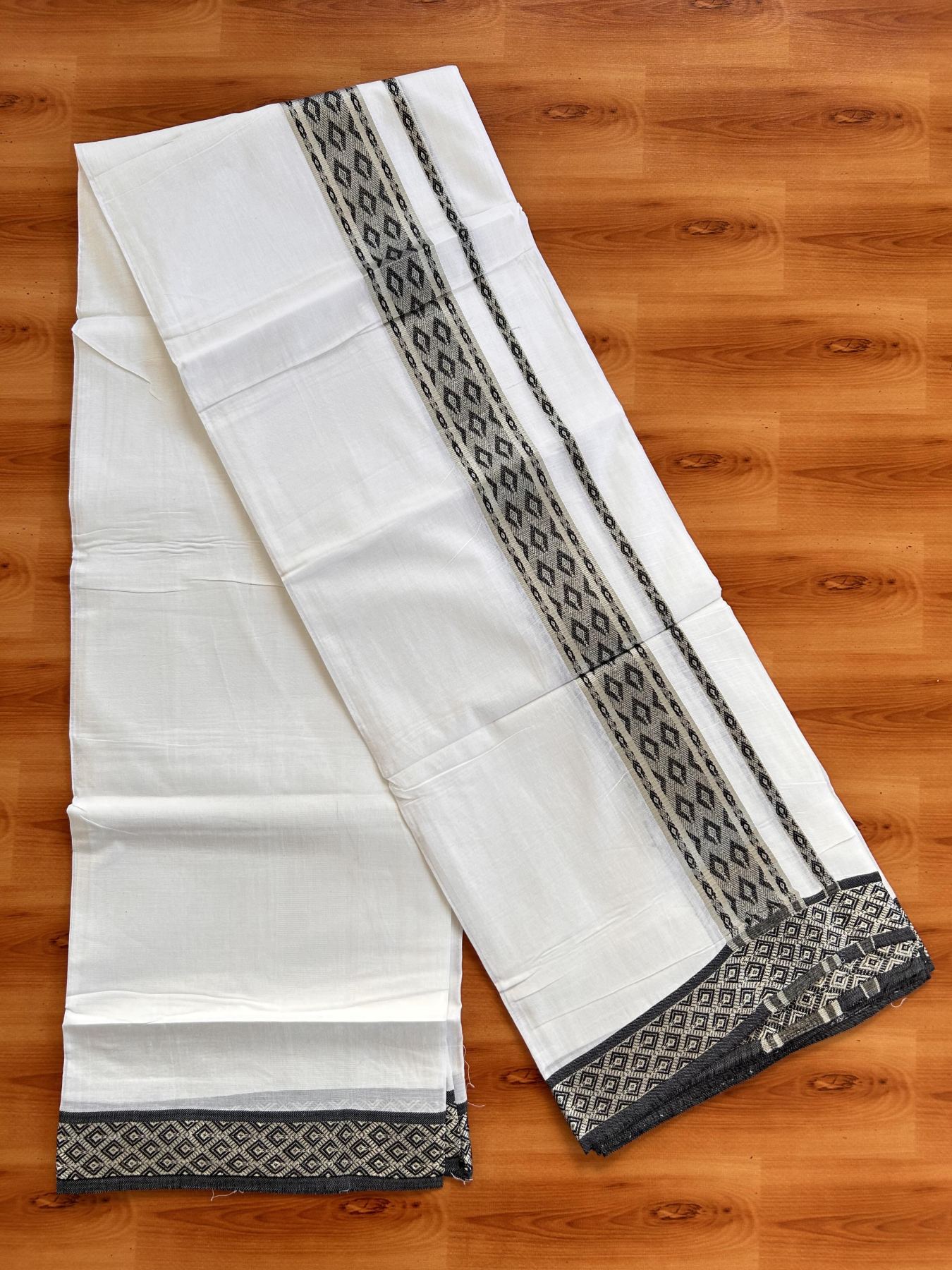 20% Discount ! KaithariKada Balaramapuram 100% Cotton Double Pure White Mundu/Dhoti - 100X80 - 1.75 inch Silver Kasav & Black Jacquard Design kara 3.90 mtr (8 Muzham) - 10 KK5432 PMC