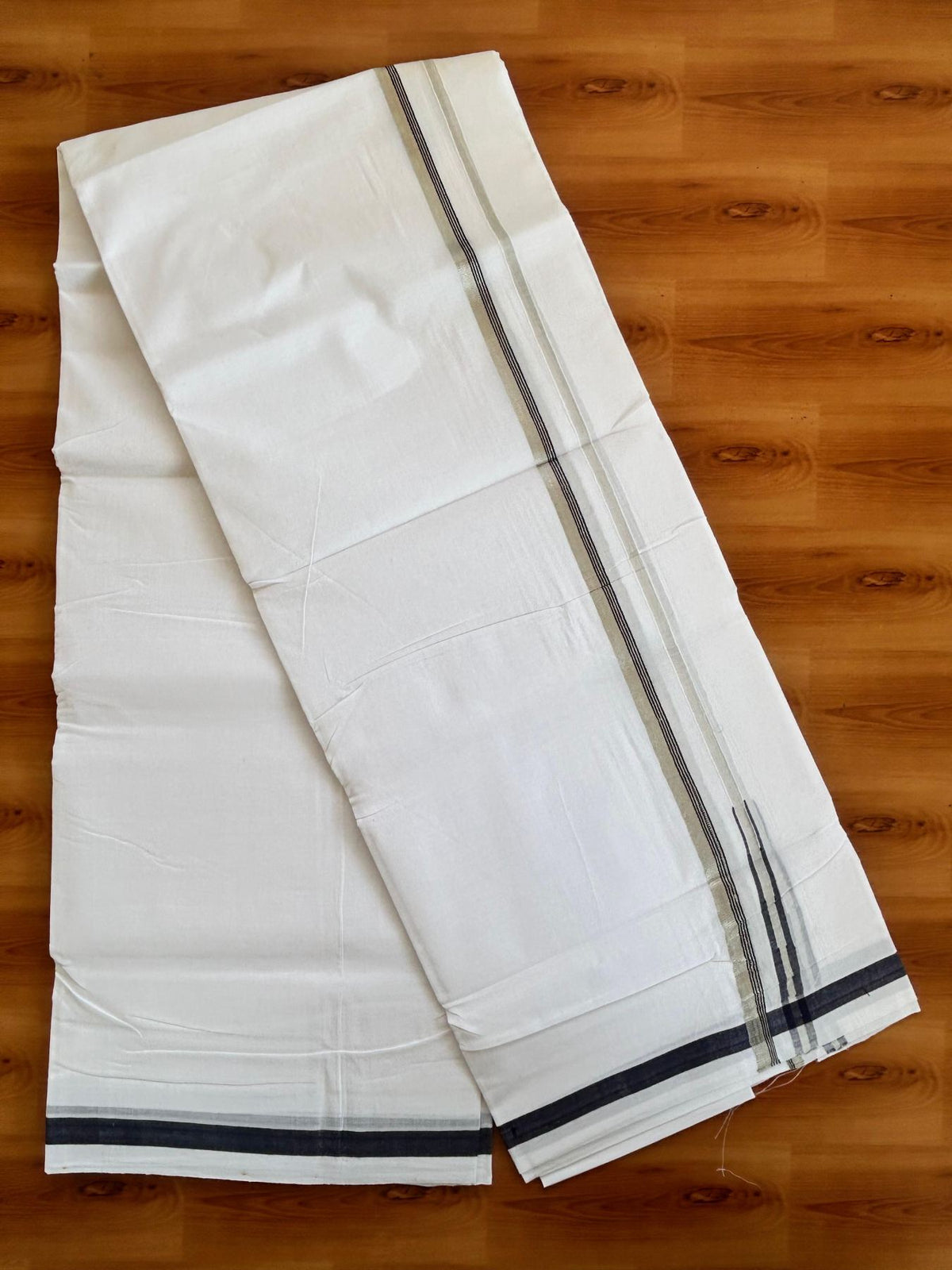 Double Pure White 25% Discount ! KaithariKada Handloom Millpaav - Kerala Handloom - 100% Pure Cotton - 80x90 - 0.5 Inch Puliyilakkara Silver Kasav & Navy Blue Chutty Kara 3.90 mtr (8.36 Muzham) - 30 KK5496 YAR