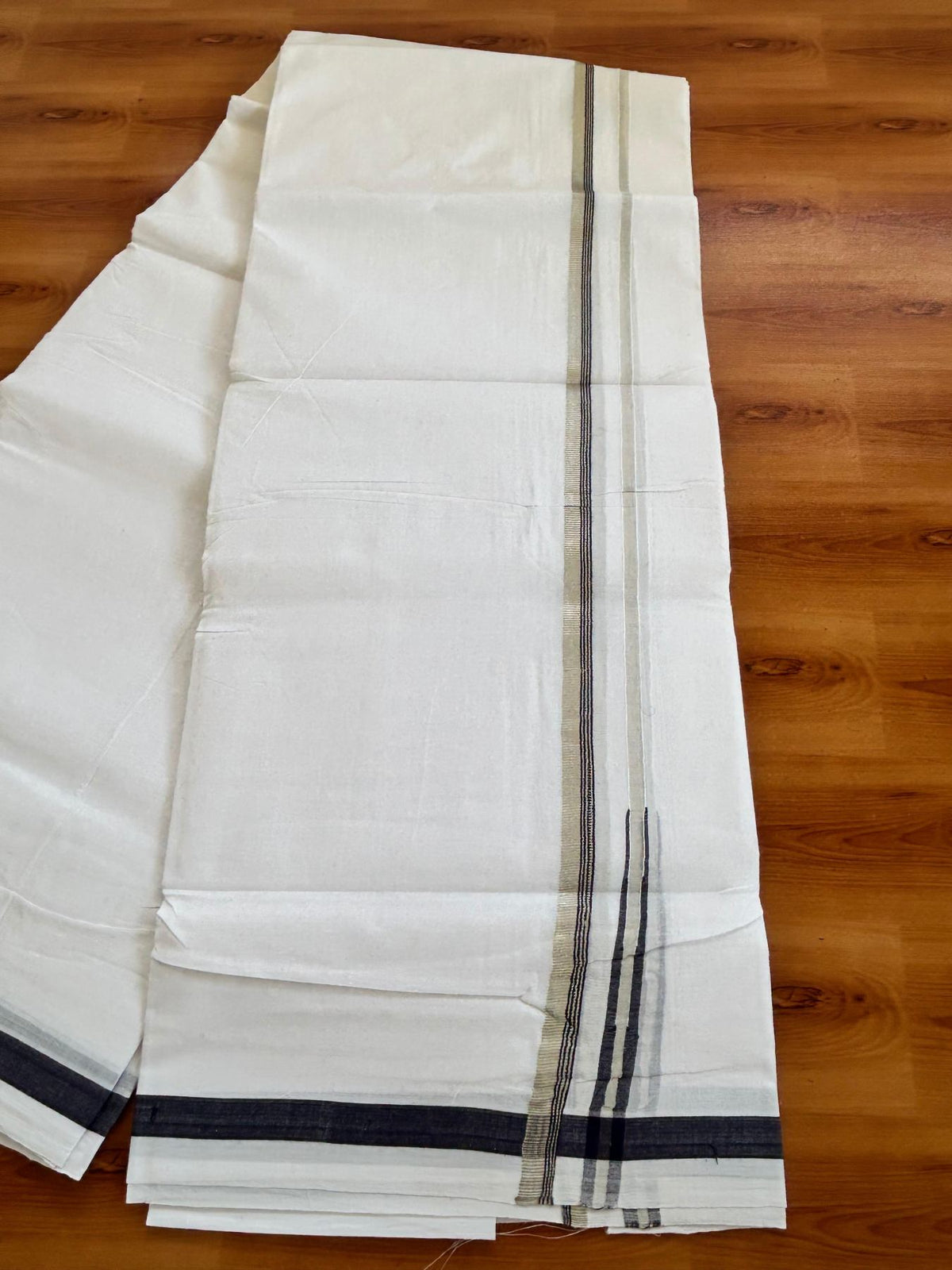 Double Pure White 25% Discount ! KaithariKada Handloom Millpaav - Kerala Handloom - 100% Pure Cotton - 80x90 - 0.5 Inch Puliyilakkara Silver Kasav & Navy Blue Chutty Kara 3.90 mtr (8.36 Muzham) - 30 KK5496 YAR