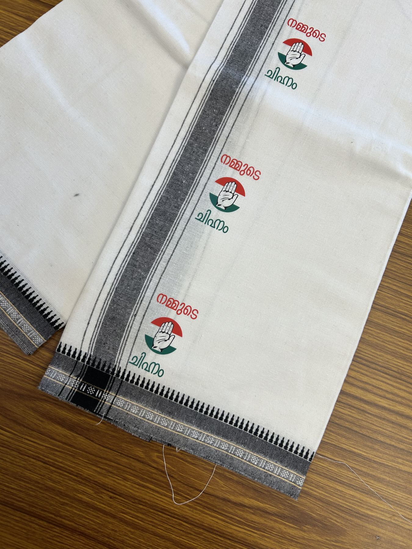 Congress Veshti - Kaitharikada -  Single Kaily / Lungi - Polyster + Cotton - 20s twisted -  3 inch Black striped Congress Kaipathi Printed Kuppadam Border with White colour body (2 meter / 4 muzham)  - 6 KK8045 GAN