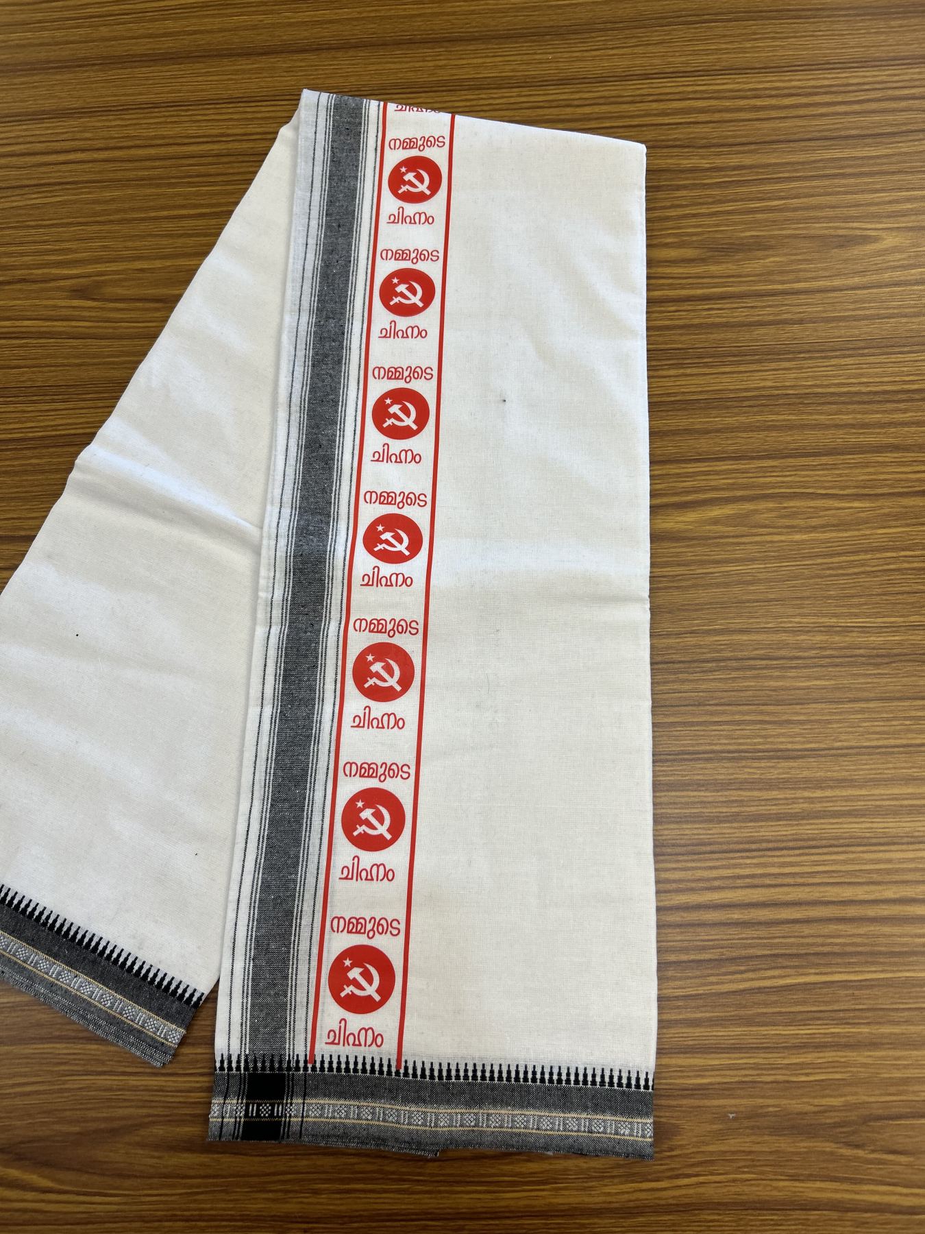 Cpi(M) Veshti - Kaitharikada -  Single Kaily / Lungi - Polyster + Cotton - 20s twisted -  3.75 inch Cpi(M) Arival Chuttika Nakshathram Printed Kuppadam Border with White colour body (2 meter / 4 muzham)  - 10 KK8045 GAN