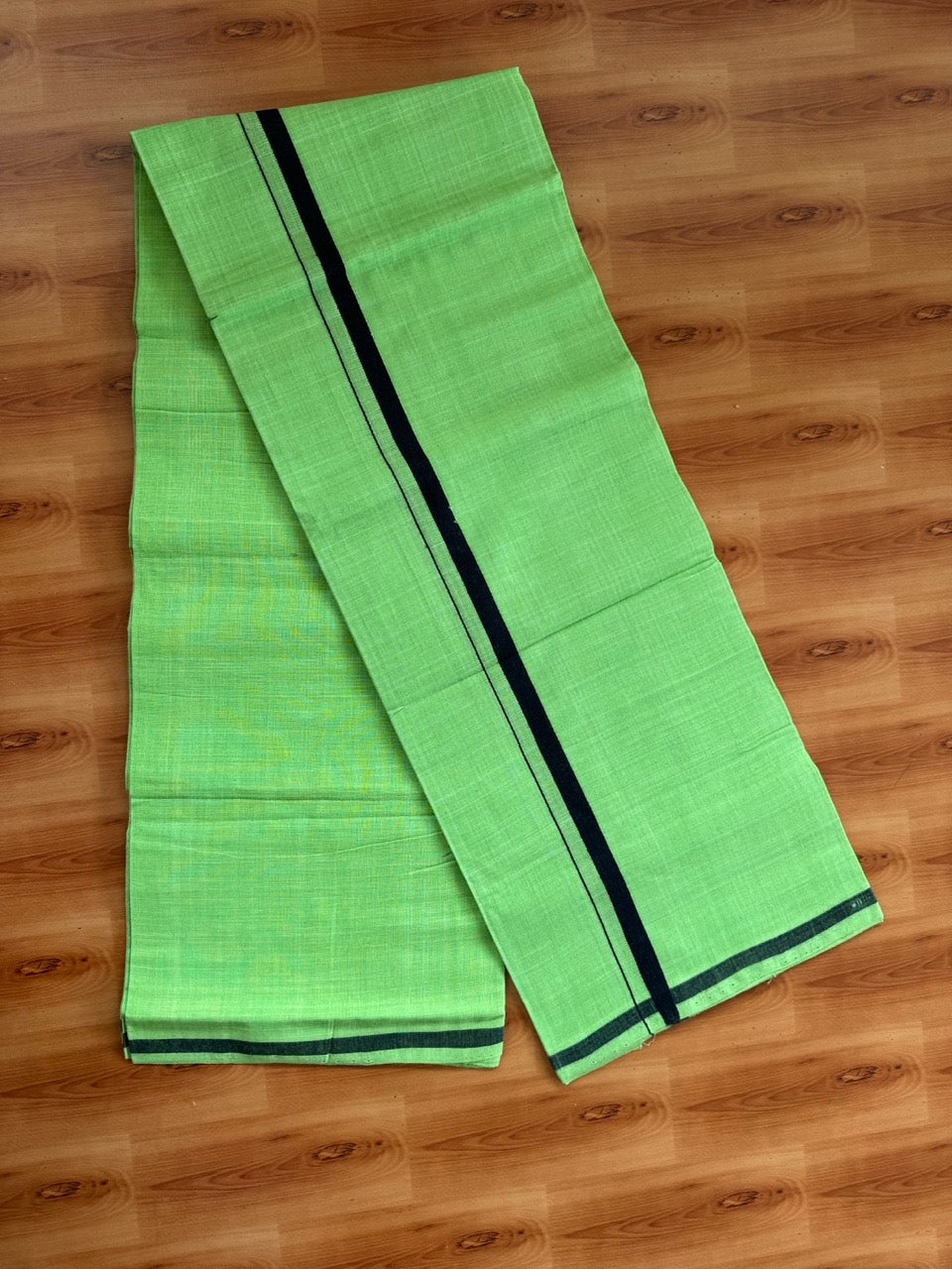 Kerala Handloom Single Kaily/Lungi - KaithariKada 100% Pure Cotton - 40s - 0.5 cm Black Kara With Light Green Colour Body - (2 meter / 4 muzham) - 5 KK8057 ELA