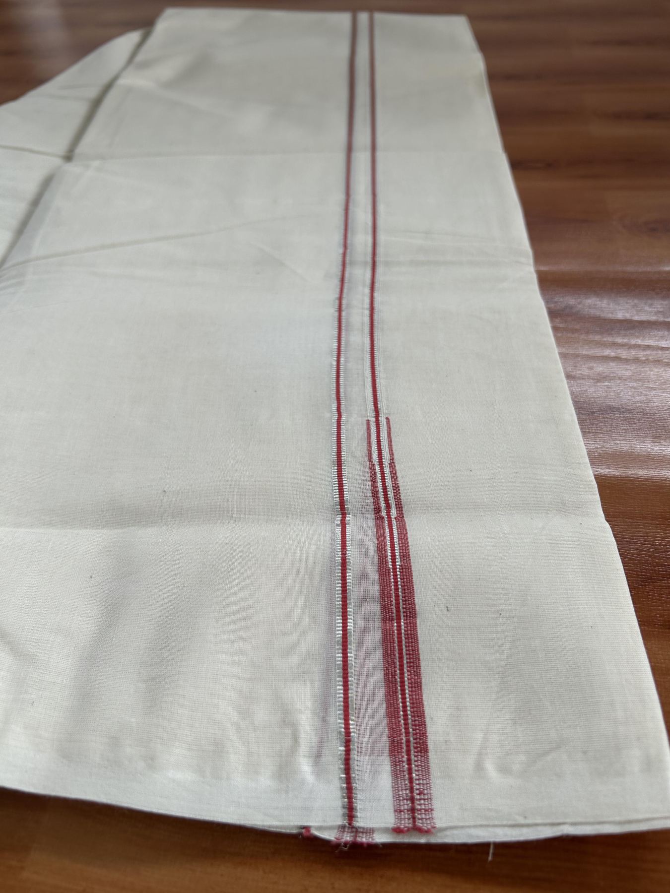 20% Discount! KaithariKada Balaramapuram 100% Cotton Double Off white Mundu/Dhoti- 100x100 - 0.2 cm Puliyilakkara Silver Kasav & Pinkish Red Chutty Kara 4 mtr (8.5 muzham) - 3 KK5392 ASH