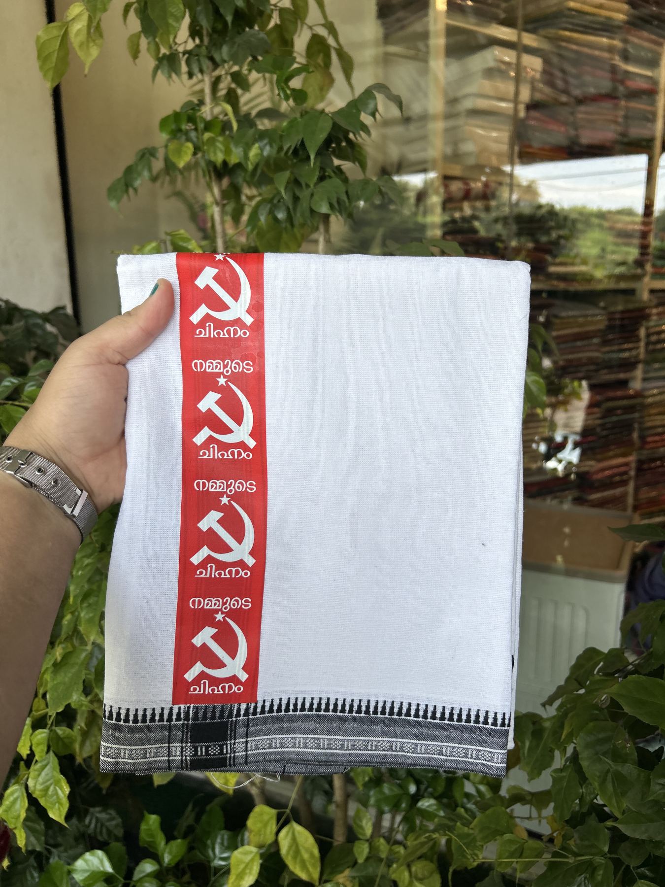 Cpi(M) Veshti - Kaitharikada -  Single Kaily / Lungi - Polyster + Cotton - 20s twisted -  1.75 inch Cpi(M) Arival Chuttika Nakshathram Printed Kuppadam Border with White colour body (2 meter / 4 muzham)  - 8 KK8045 GAN