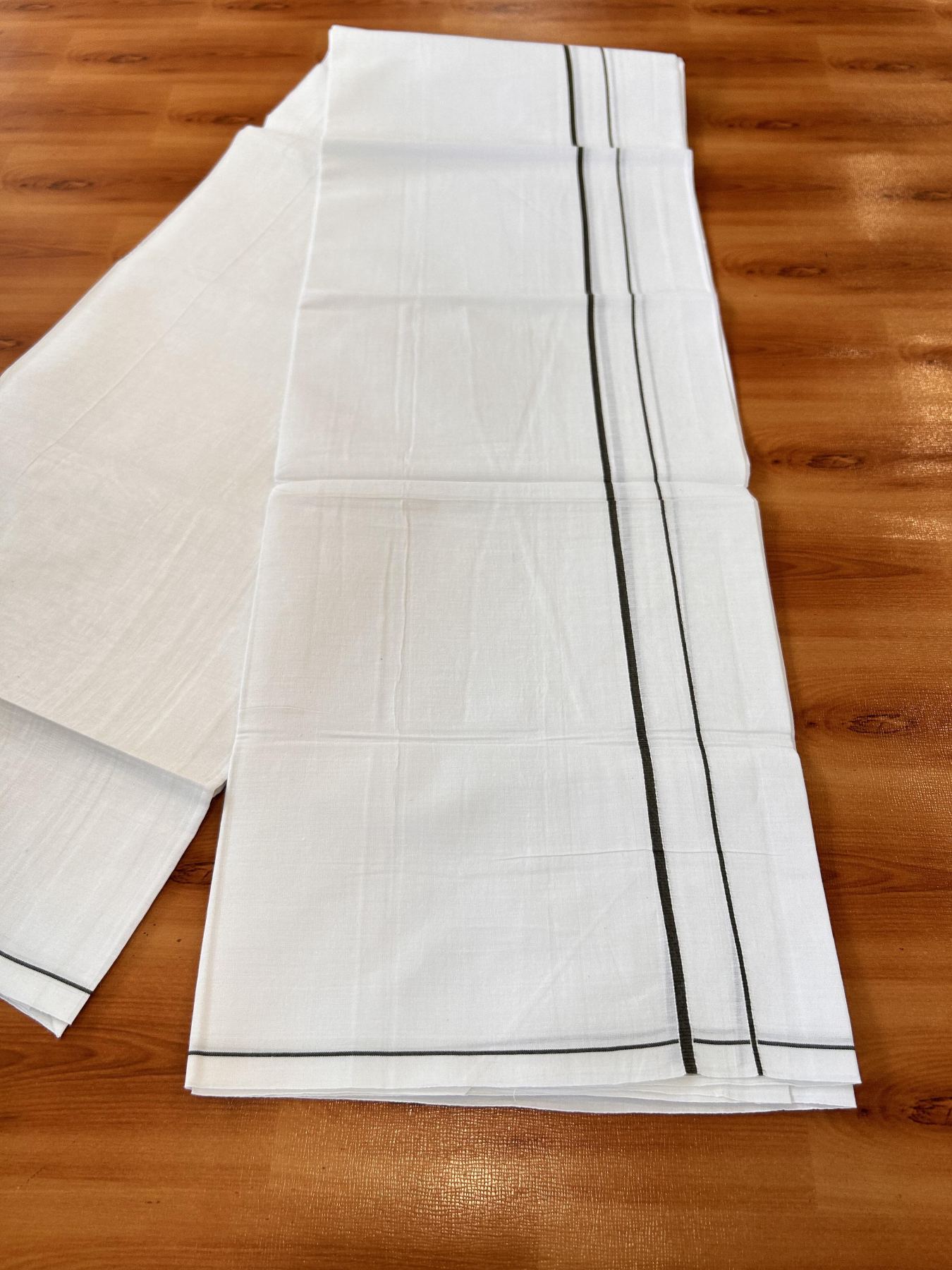 Single Pure White Mundu/Dhoti - KaithariKada Balaramapuram Pure Cotton - 70x30 - 0.3 Inch Dark Grey Green Kara 1.90 mtr (4 muzham) - 16 KK5418 PMC