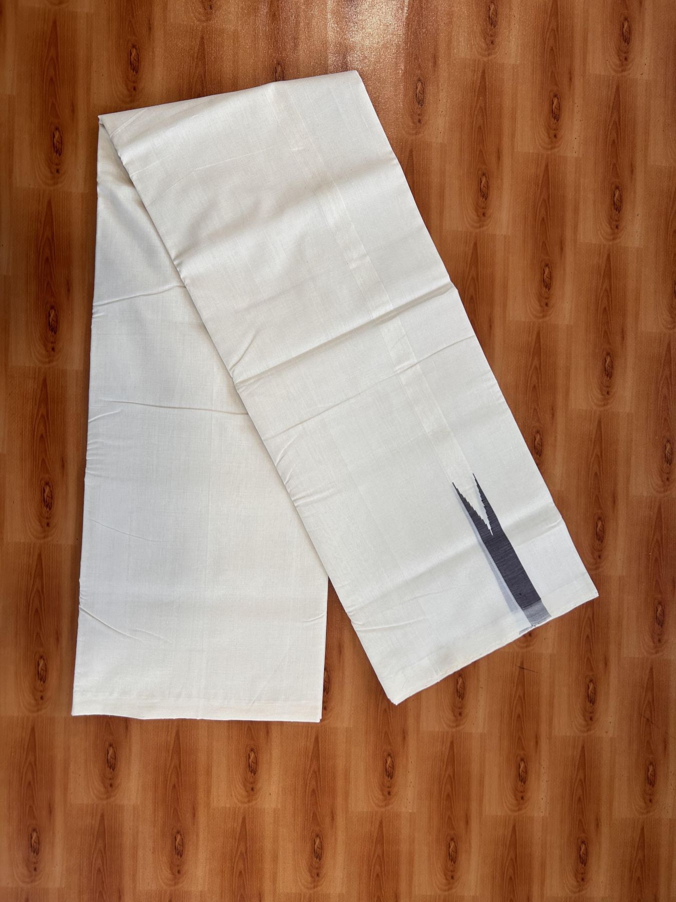 Double Off White (Unbleached) Mundu/Dhoti - 25% Discount!! KaithariKada Handloom Unakkupaav - Kerala Handloom - 100% Pure Cotton - 100x80 - 0.75 inch Brown Chutty Kara 4 meter (8.5 muzham) - 1 KK5436 REA
