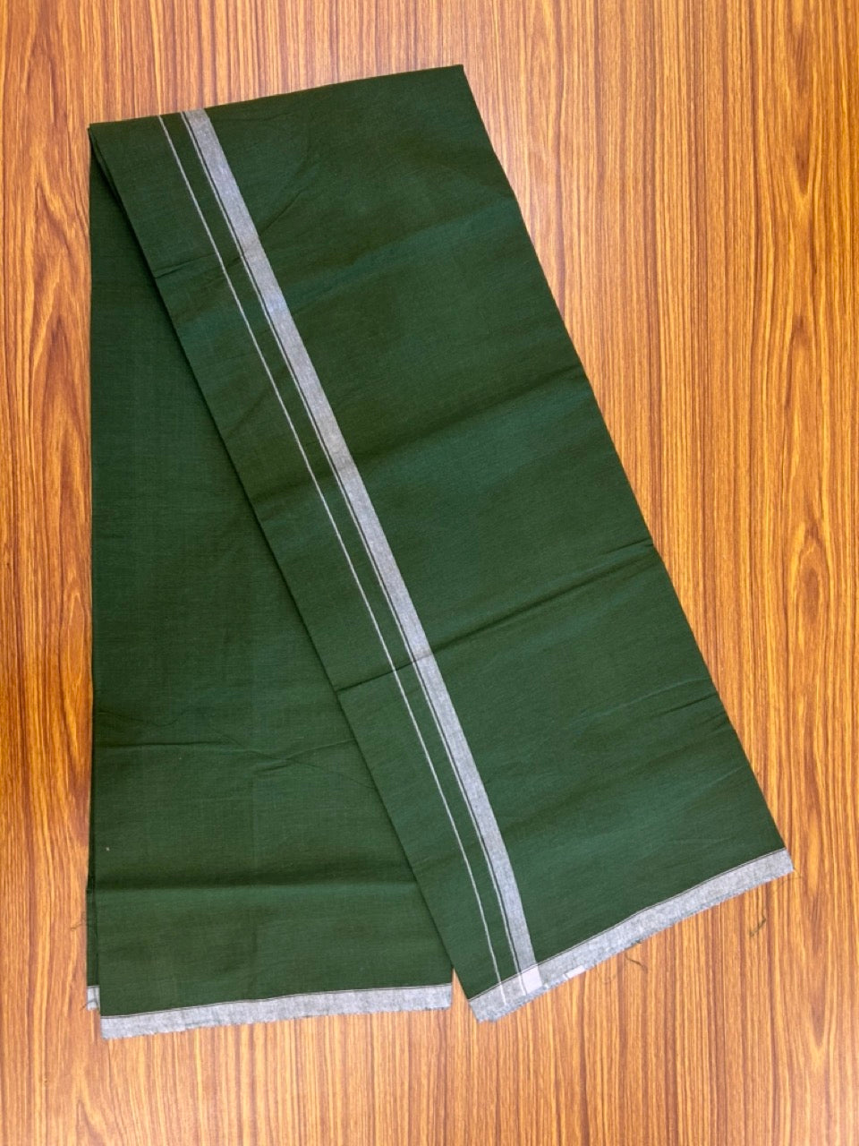 10% Discount ! Kaitharikada Pure Cotton - Kaily / Lungi - (40s) - 0.5 inch White Shaded Kara with Dark Green colour body (2 meter / 4 muzham) - 6 KK8029 GAN