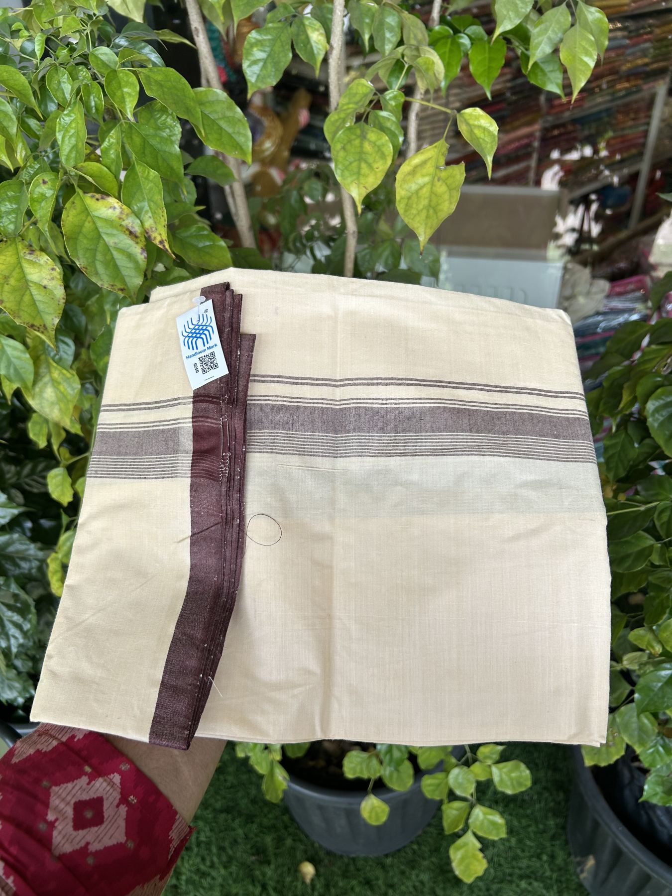 Kannur Kavi Dhoti - KaithariKada Balaramapuram Handloom Single Mundu/Dhoti - 100% Pure Cotton 2/80x2/80s Thread - Kannur Light Yellow colour Body 1.5 inch Brown Striped Kara - 42 KK8046 KAL