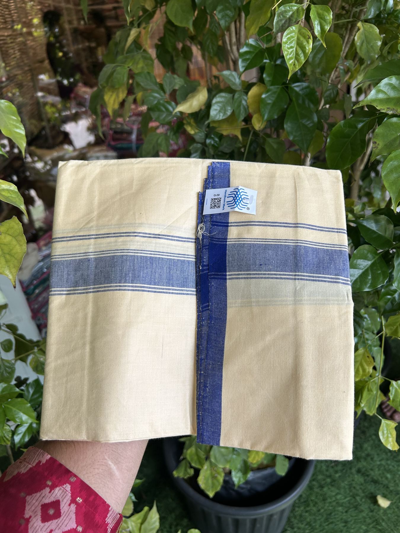Kannur Kavi Dhoti - KaithariKada Balaramapuram Handloom Single Mundu/Dhoti - 100% Pure Cotton 2/80x2/80s Thread - Kannur Light Yellow colour Body 1.75 inch Blue Striped Kara - 40 KK8046 KAL
