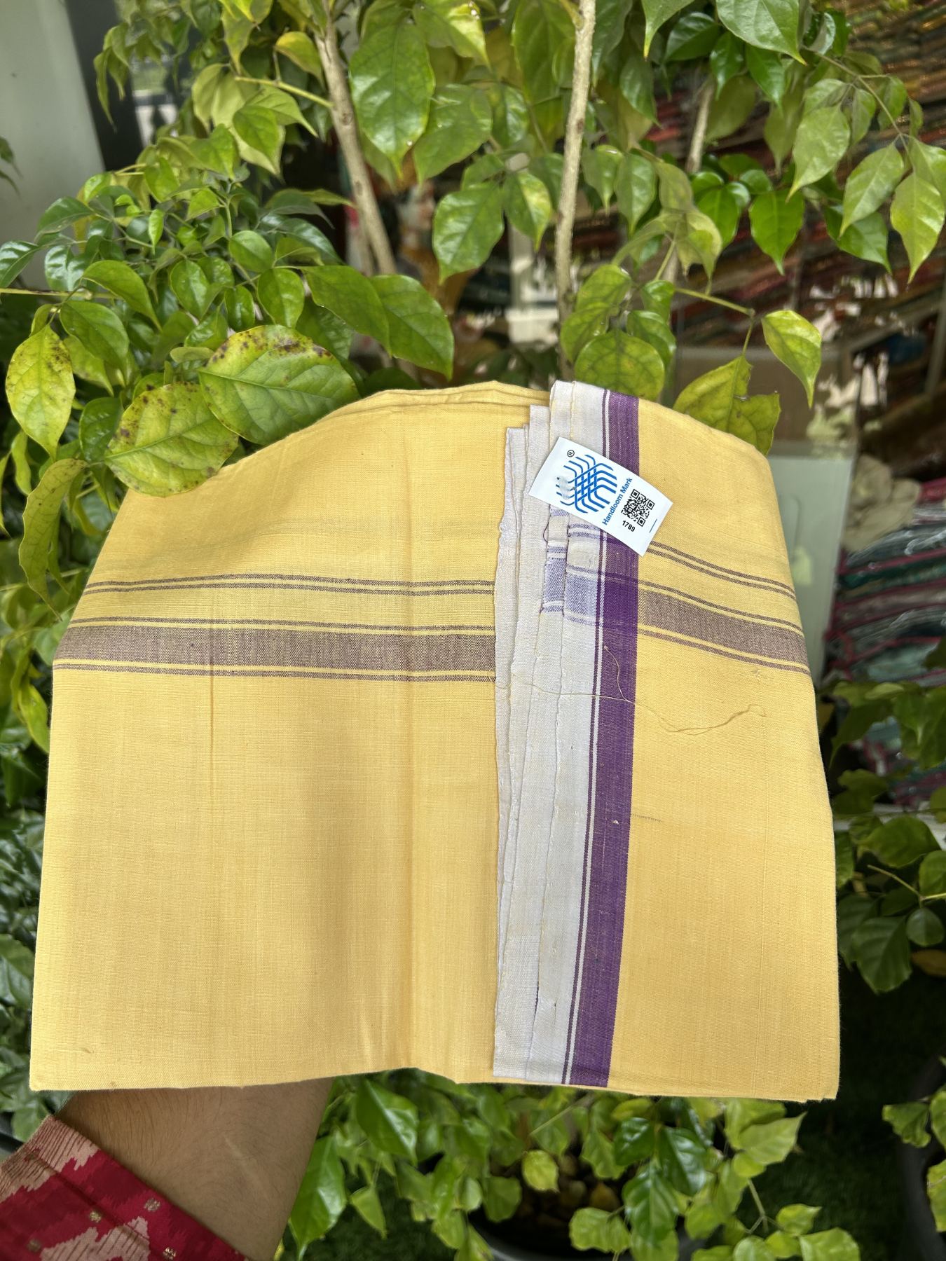 Kannur Kavi Dhoti - KaithariKada Balaramapuram Handloom Single Mundu/Dhoti - 100% Pure Cotton 2/60x40s Thread - Kannur Yellow colour Body 1 inch Violet Striped Kara - 47 KK8046 KAL