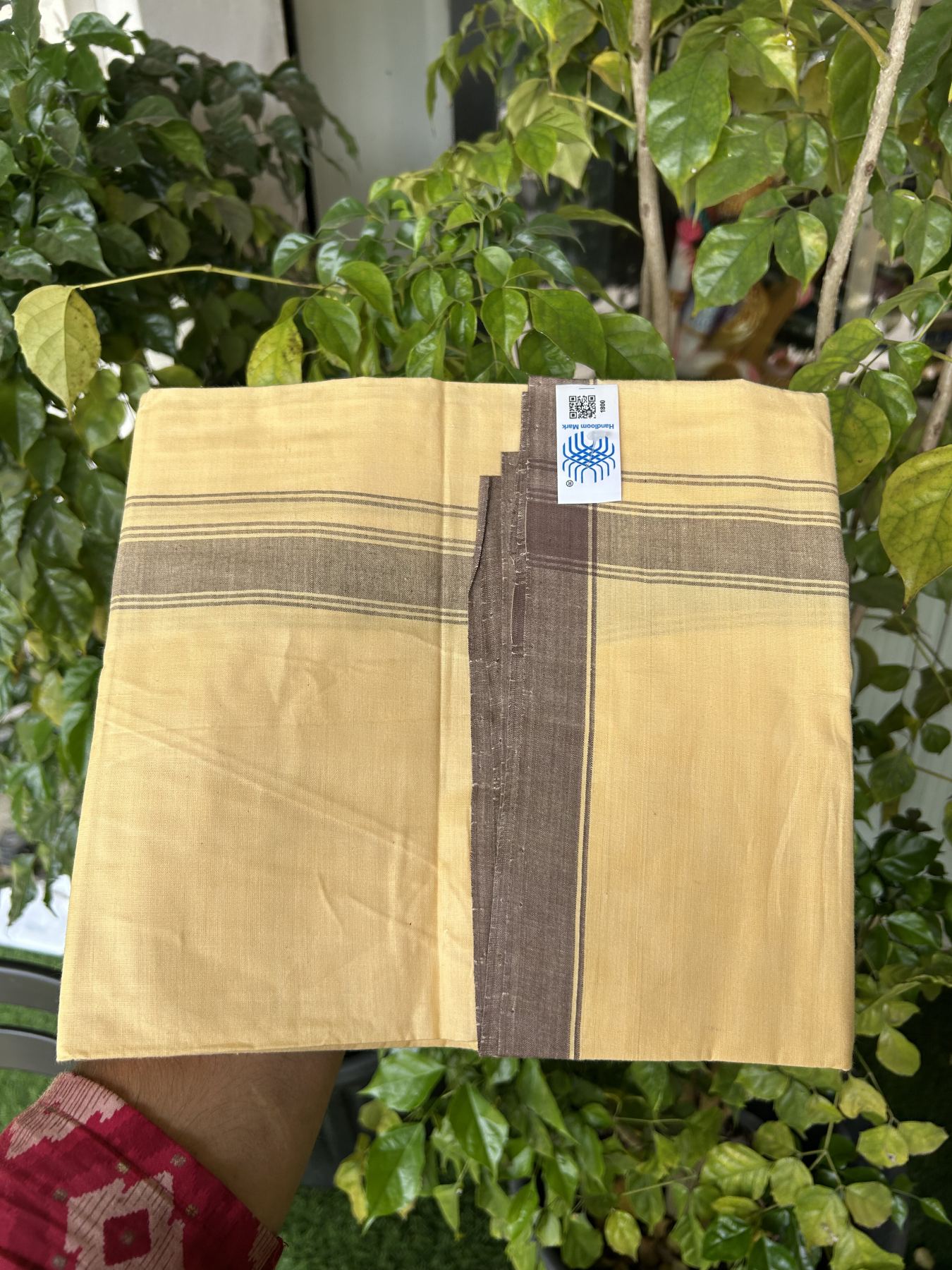 Kannur Kavi Dhoti - KaithariKada Balaramapuram Handloom Single Mundu/Dhoti - 100% Pure Cotton 2/60x40s Thread - Kannur Yellow colour Body 1.25 inch Brown Striped Kara - 46 KK8046 KAL