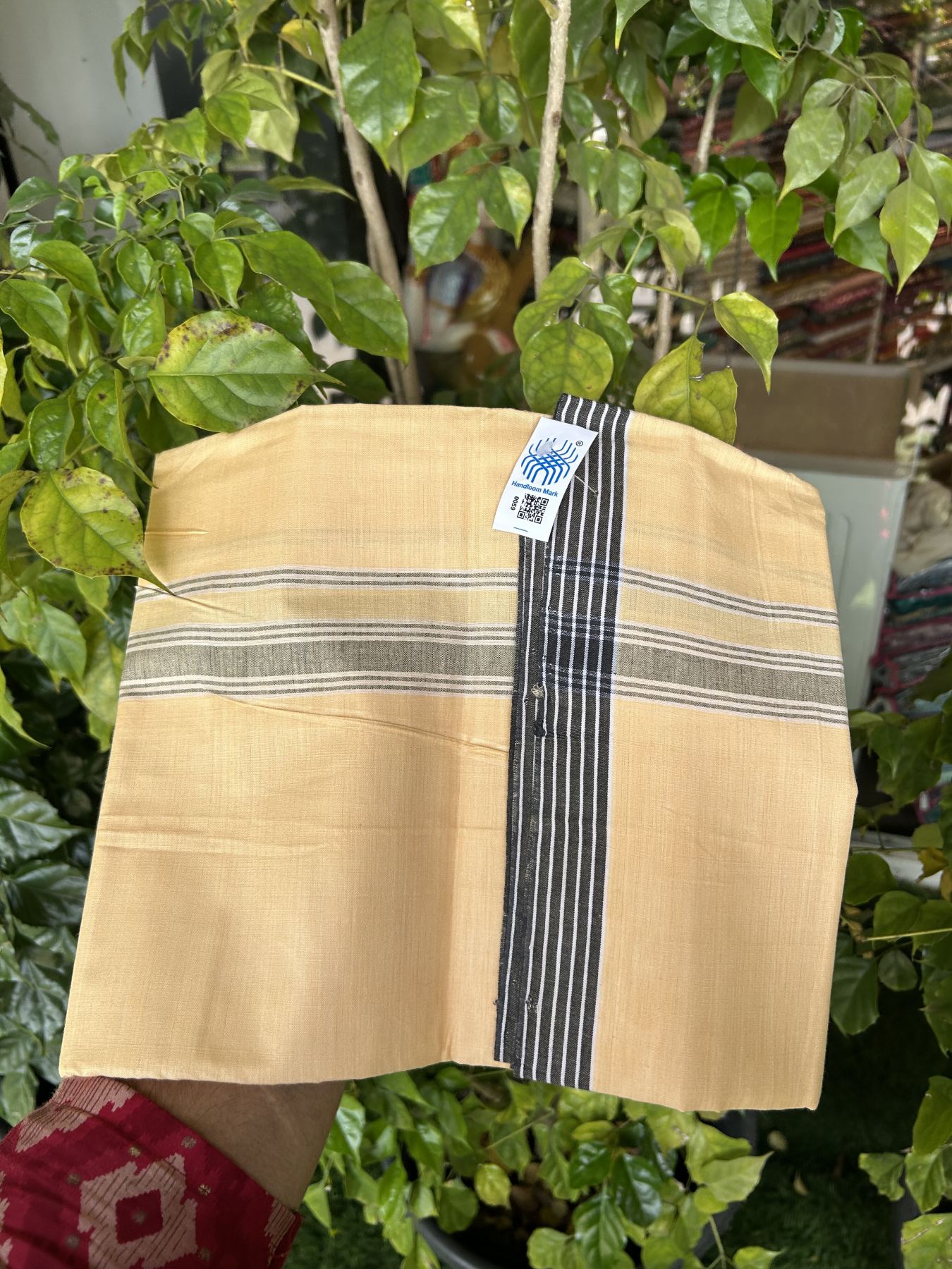 Kannur Kavi Dhoti - KaithariKada Balaramapuram Handloom Single Mundu/Dhoti - 100% Pure Cotton 2/60x40s Thread - Kannur Yellow colour Body 1 inch Black Striped Kara - 45 KK8046 KAL