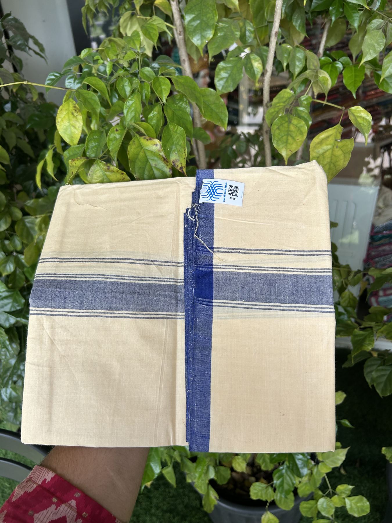 Kannur Kavi Dhoti - KaithariKada Balaramapuram Handloom Single Mundu/Dhoti - 100% Pure Cotton 2/80x2/80s Thread - Kannur Light Yellow colour Body 1.75 inch Blue Striped Kara - 41 KK8046 KAL