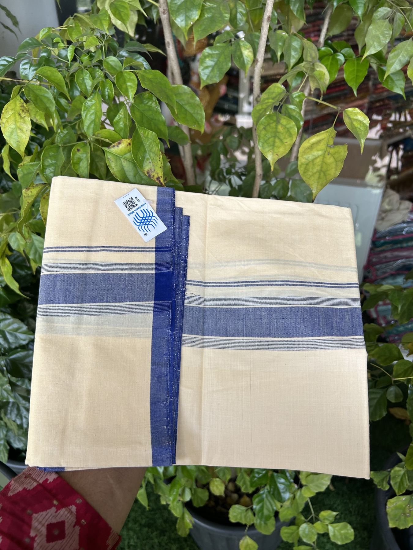 Kannur Kavi Dhoti - KaithariKada Balaramapuram Handloom Single Mundu/Dhoti - 100% Pure Cotton 2/80x2/80s Thread - Kannur Light Yellow colour Body 1.75 inch Blue Striped Kara - 39 KK8046 KAL