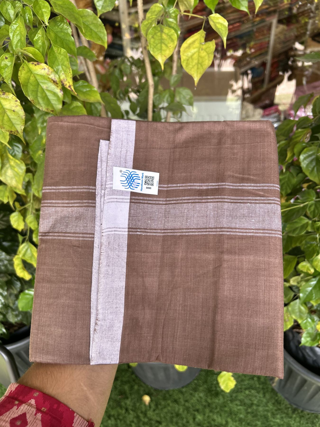 Kerala Handloom - Signature Kaitharikada - Government Sealed Hallmarked - 100% Pure Cotton 2/60x40s Thread - Single Mundu / Dhoti - 1.5 inch White Shaded Striped Kara with Brown colour Body - 11 KK8046 KAL