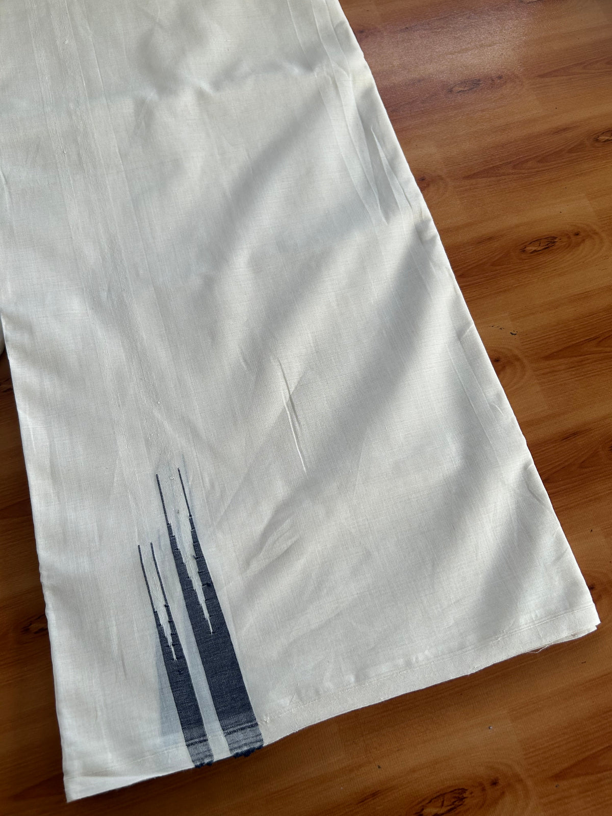 Double Off White (Unbleached) Mundu/Dhoti - 25% Discount! KaithariKada Handloom Unakkupaav Kerala Handloom - Pure Cotton - 80x90 - 1 cm Puliyilakkara Navy Blue Chutty Kara 4.50 Meters (10 Muzham) - 11 KK5551 STH