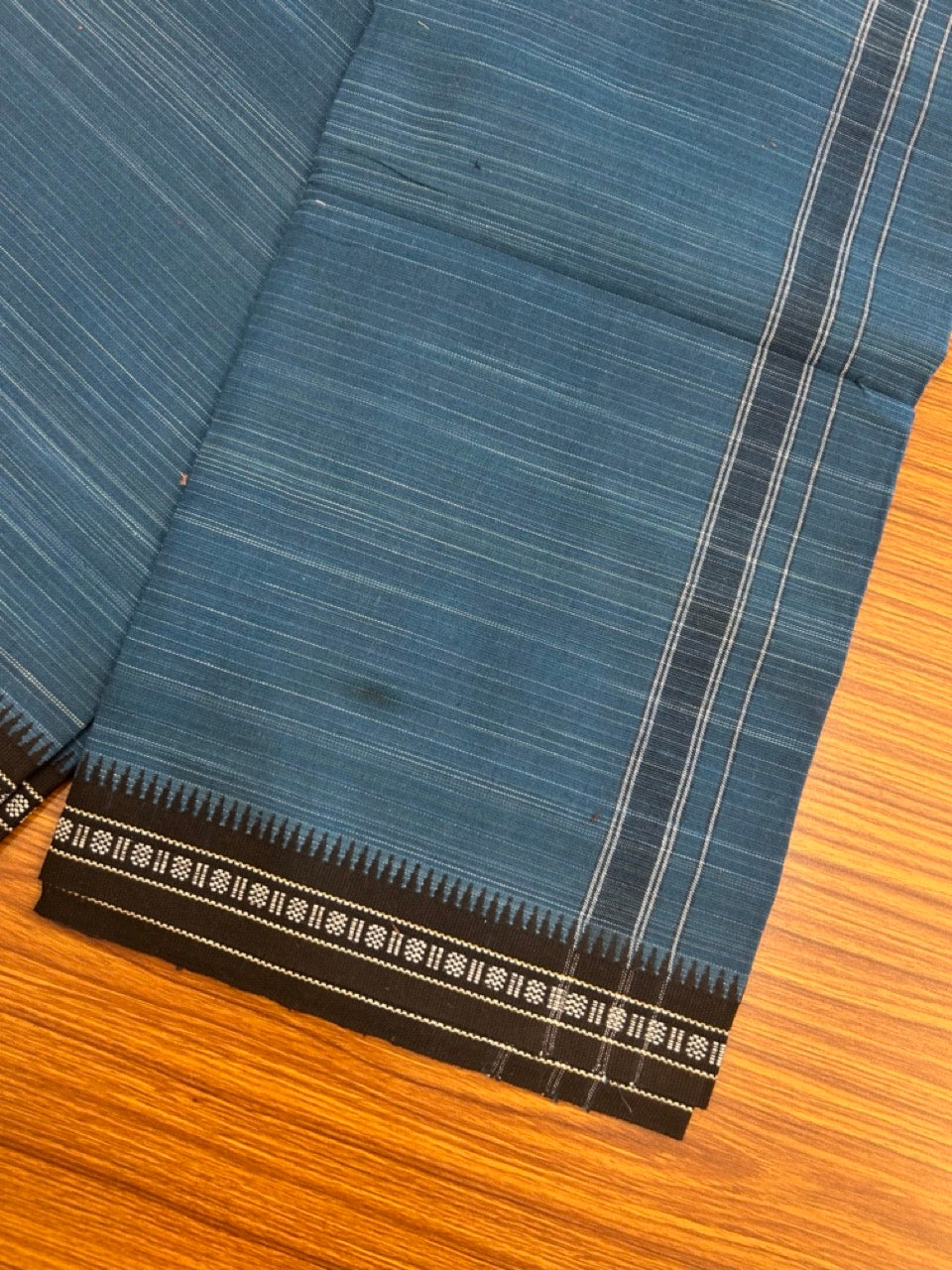 31% Discount!!! Kaitharikada 90% cotton 5 % Polyster - Single Kaily / Lungi -  1 inch Peacock Blue kara with White & Peacock Blue colour body Kuppadam Border (2 meter / 4 muzham) - 21KK8023 AS
