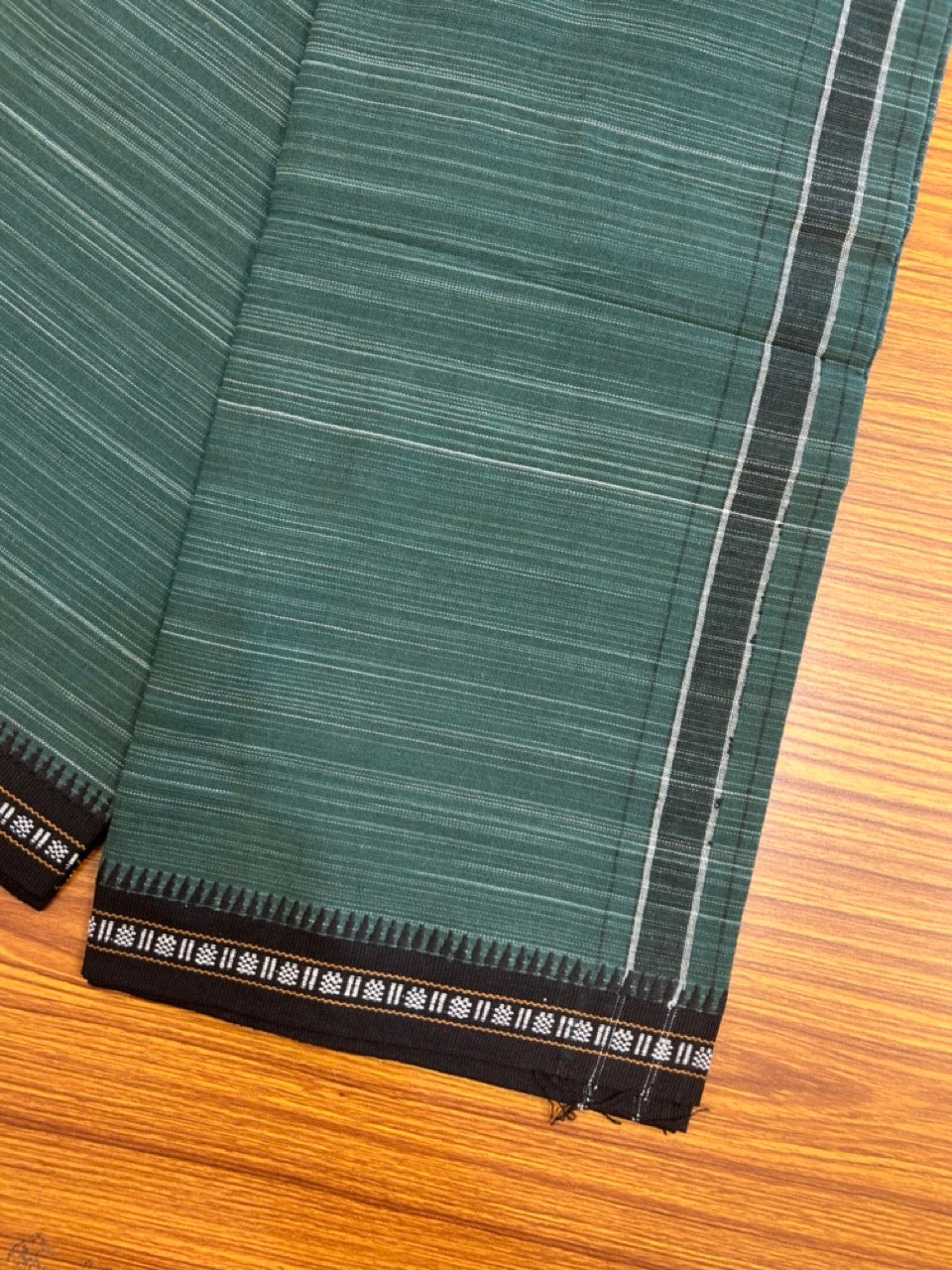 31% Discount!!! Kaitharikada 90% cotton 5 % Polyster - Single Kaily / Lungi -  1.75 inch Black Striped kara with White & Green colour body Kuppadam Border (2 meter / 4 muzham) - 25KK8023 AS
