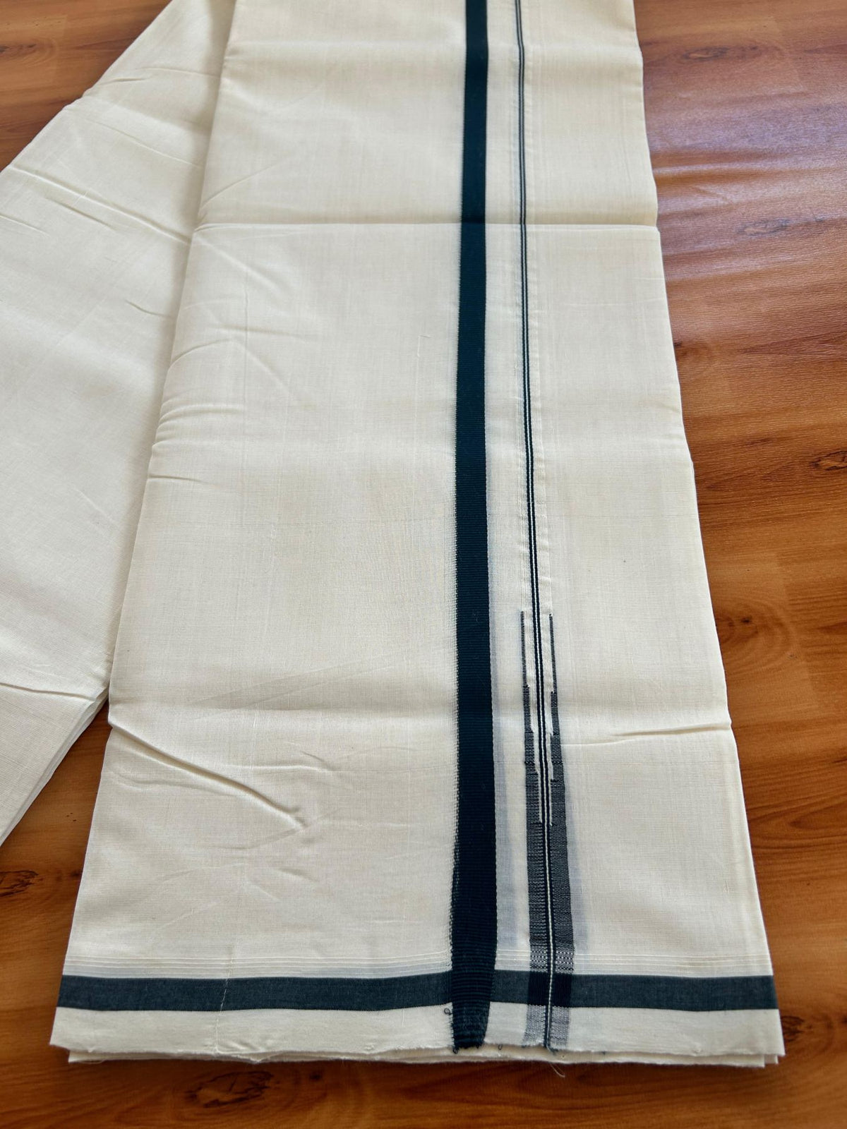 Double Off White (Unbleached) Mundu/Dhoti - 25% Discount!! KaithariKada Handloom Unakkupaav - 100% Pure Cotton - 100x80 - 1 inch Puliyilakkara Green Chutty 3.80 meter (8 muzham) - 28 KK5498 REA