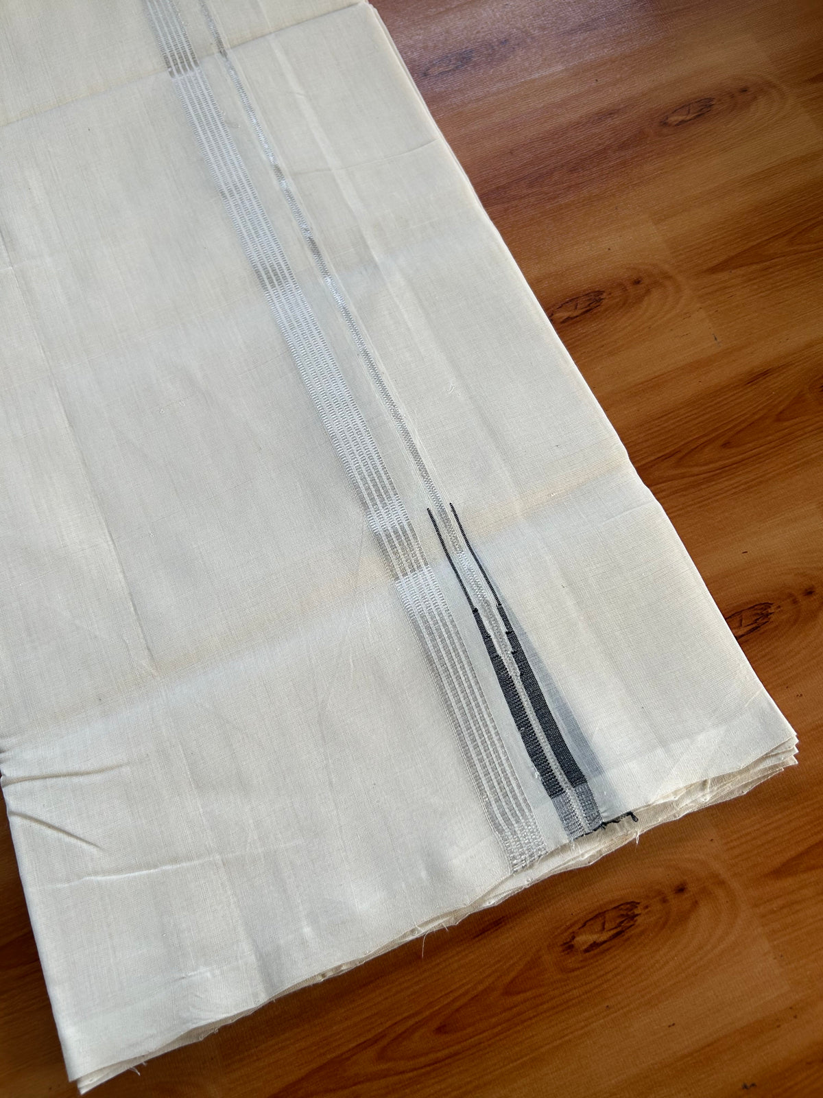 Double Off White (Unbleached) Mundu/Dhoti - 25% Discount! KaithariKada Handloom Unakkupaav Kerala Handloom - Pure Cotton - 80x90 - 1.5 cm Puliyilakkara Silver Kasav & Black Chutty Kara 4 Mtr (8.5 Muzham) - 7 KK5551 STH