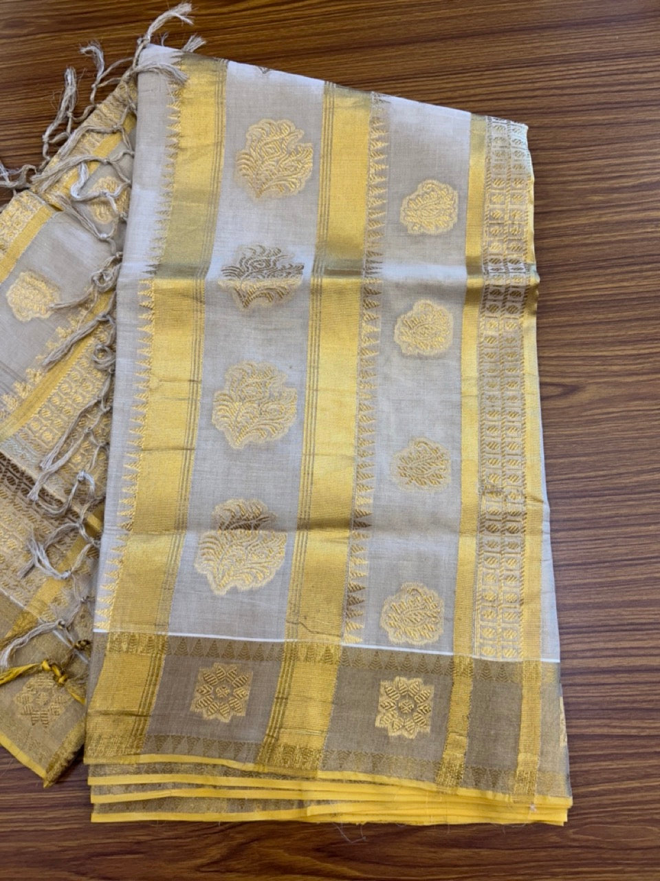 39% Discount! Kaitharikada Kerala Saree for Women 100% Pure Cotton - Kasavu Tissue - Gold Kasavu DESIGN WITH KUNJALAM Kara - 3 KK7156 PMC