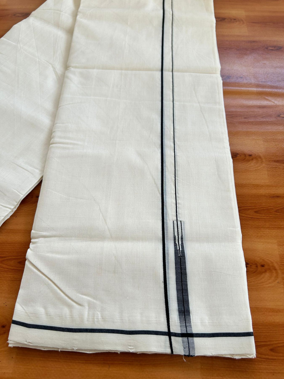 Double Off White (Unbleached) Mundu/Dhoti - 25% Discount!! KaithariKada Handloom Unakkupaav - 100% Pure Cotton - 100x80 - 0.5 cm Puliyilakkara Black Chutty 3.80 meter (8 muzham) - 31 KK5498 REA