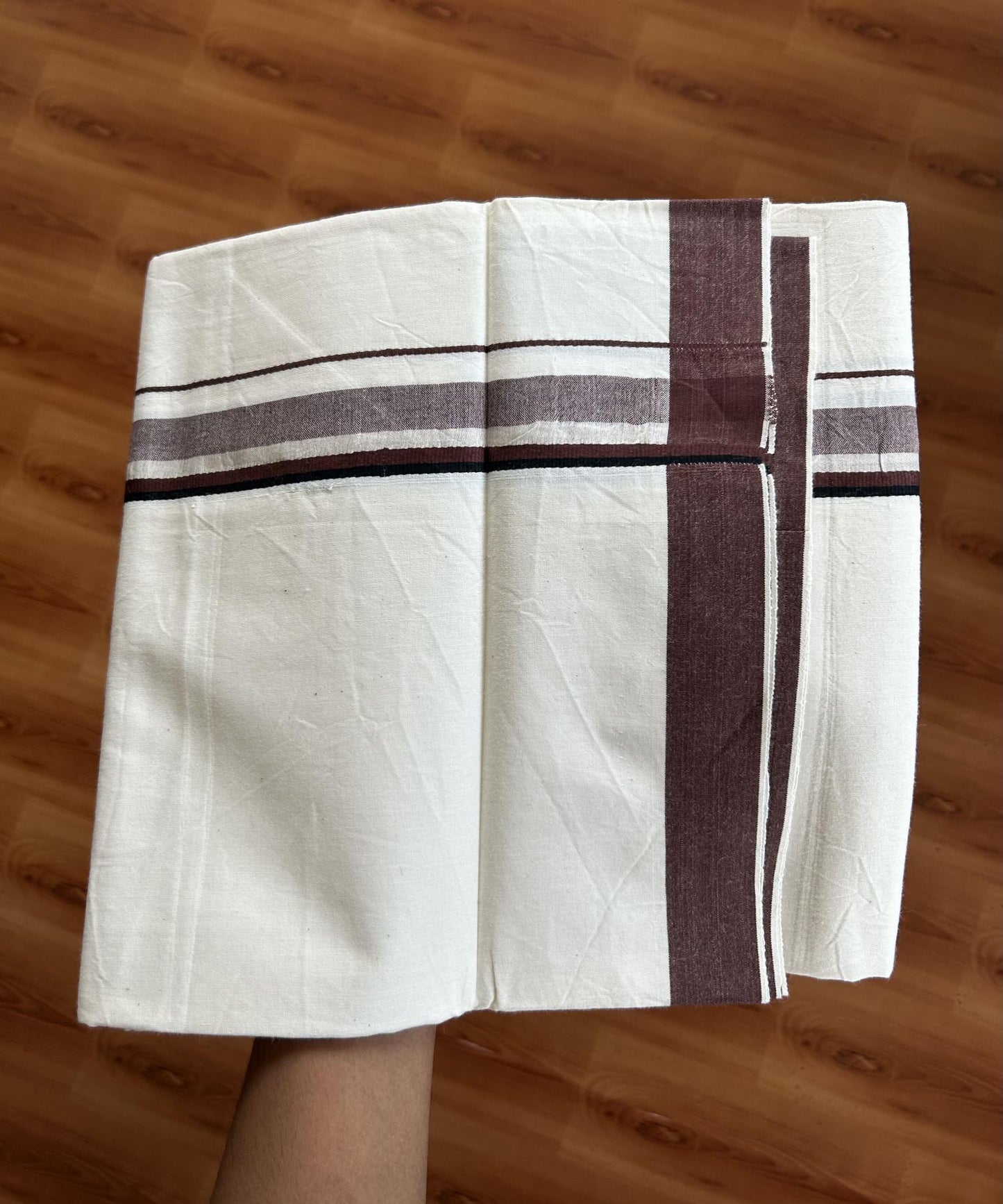 Single Mundu/Dhoti - Off White (Unbleached) 29% Discount !! KaithariKada Balaramapuram 100% Cotton Twisted 60s Thread - 1 Inch Silver Kasav & Black & Chocolate Brown Shaded Kara (2 meter /4 muzham) - 3 KK5393 GL