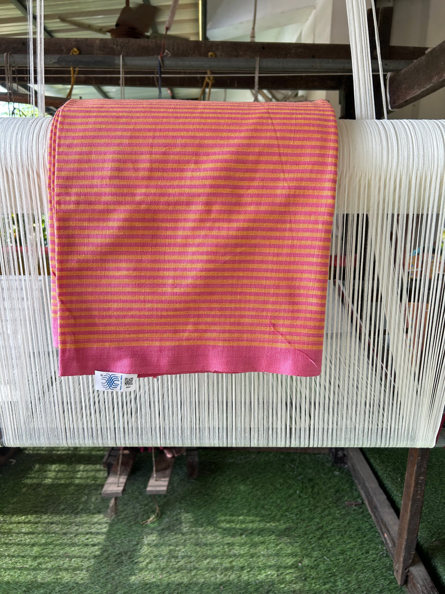 Handloom Bedsheet -  Pure Cotton - 10% Discount !! Kaitharikada - Pink & Yellow Striped Colour Body - 1 KK3000 KAL