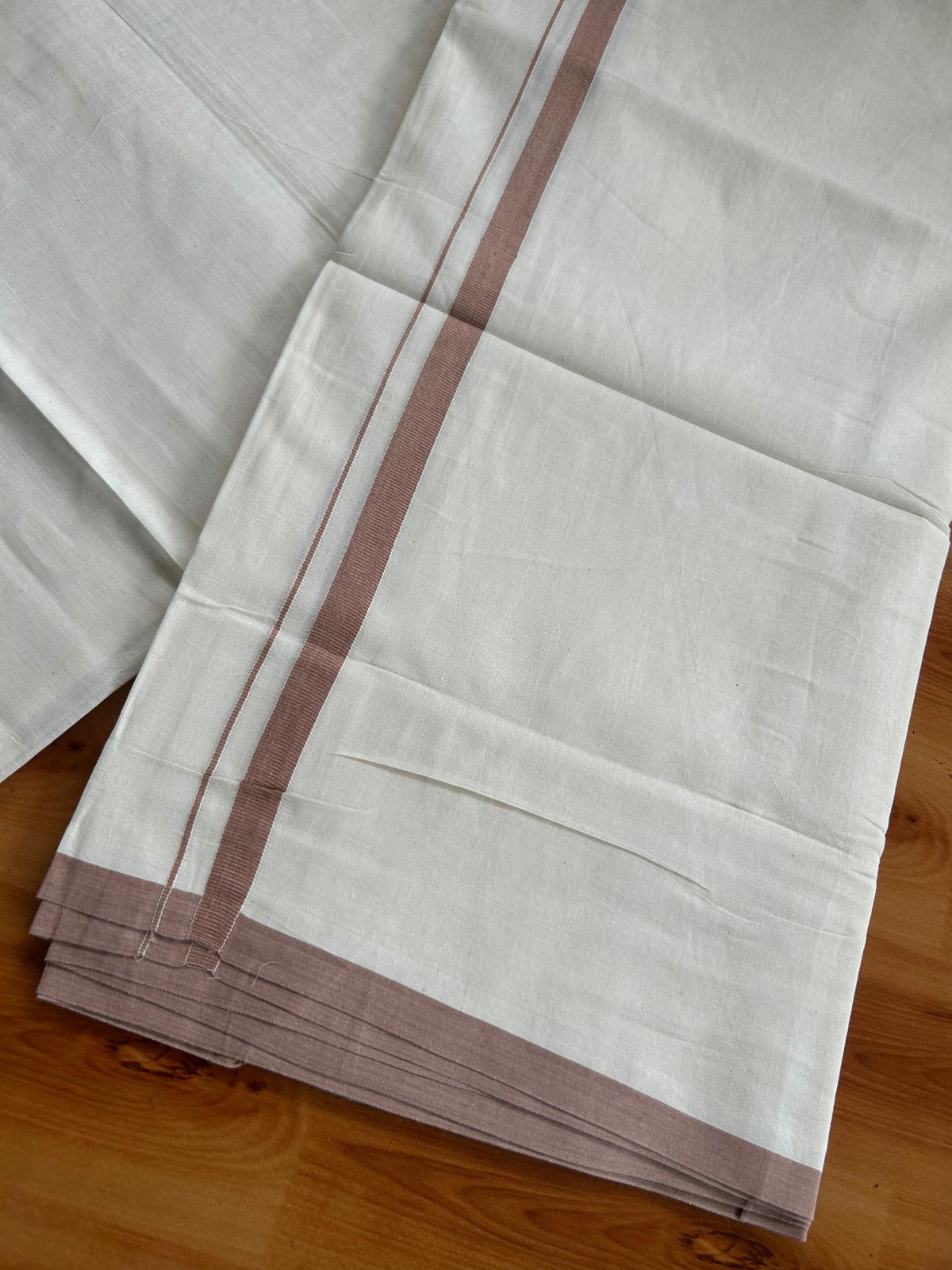 Double Off White (Unbleached) Mundu/Dhoti - 20% Discount!! KaithariKada Pulimood 100% Cotton 80s - 0.5 inch Puliyilakkara Peach Brown colour Kara - 3.90 mtr (8.5 muzham) - 20 KK5548 VAS