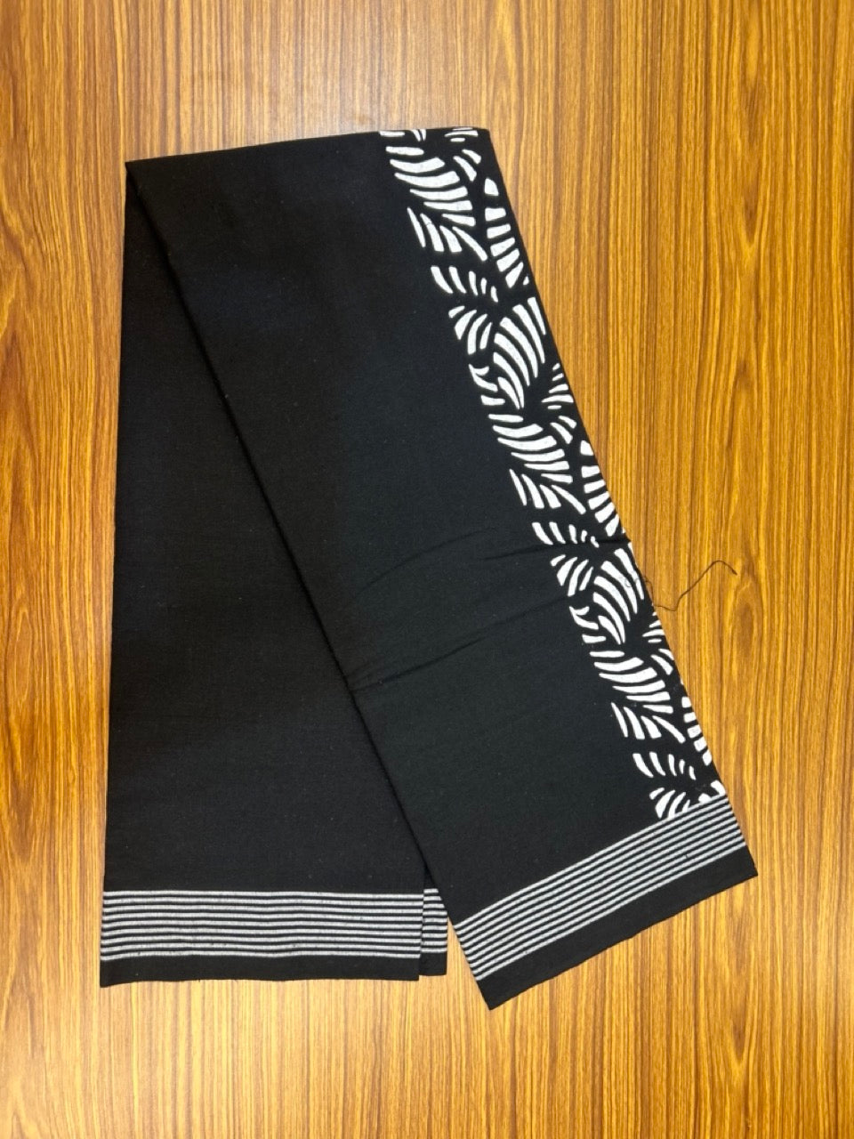 Kaitharikada - Polyster + Cotton - 20s twisted - Single Kaily / Lungi - 2.5 inch White Printed Kuppadam Border with Black colour body (2 meter / 4 muzham) -  2 KK8038 GAN
