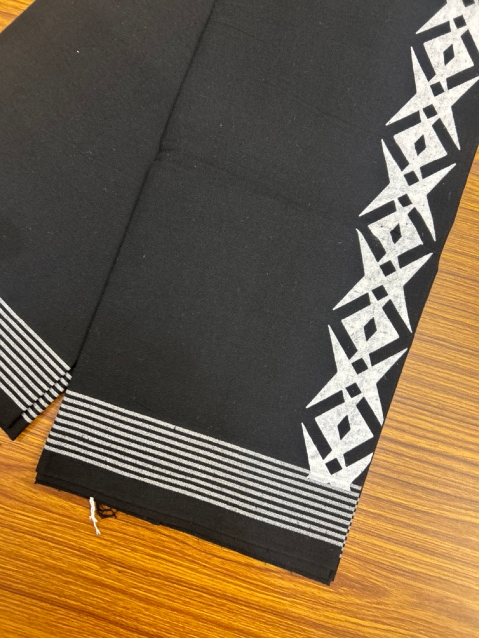 Kaitharikada - Polyster + Cotton - 20s twisted - Single Kaily / Lungi - 2 inch White Printed Kuppadam Border with Black colour body (2 meter / 4 muzham) -  4 KK8038 GAN