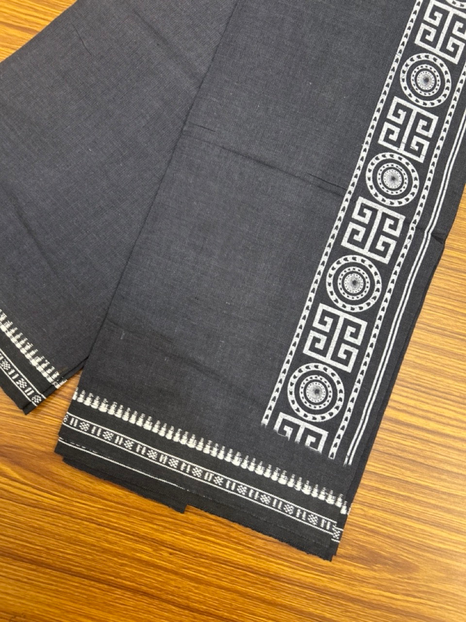 Kaitharikada - Polyster + Cotton - 20s twisted - Single Kaily / Lungi - 2.5 inch White P rinted Kuppadam Border with Ash Blue colour body (2 meter / 4 muzham) -  5 KK8038 GAN