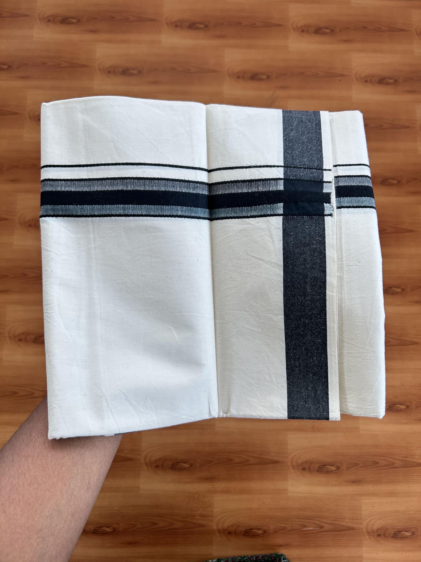 Single Mundu/Dhoti - Off White (Unbleached) 29% Discount !! KaithariKada Balaramapuram 100% Cotton Twisted 60s Thread - 1 Inch  Green & Black Shaded Striped Kara (2 meter /4 muzham) - 26 KK5393 GL