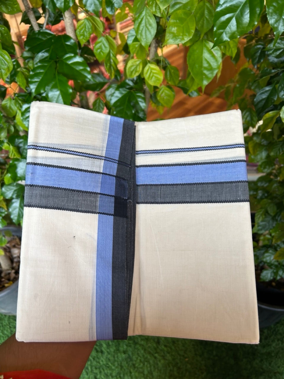 20% DISCOUNT! KaithariKada Balaramapuram 100% Cotton OFF WHITE Double (Unbleached) Mundu/Dhoti-100x80 1.75 inch Blue & Black shaded designer kara 4 mtr (8.5 muzham) - 118KK5220 THI