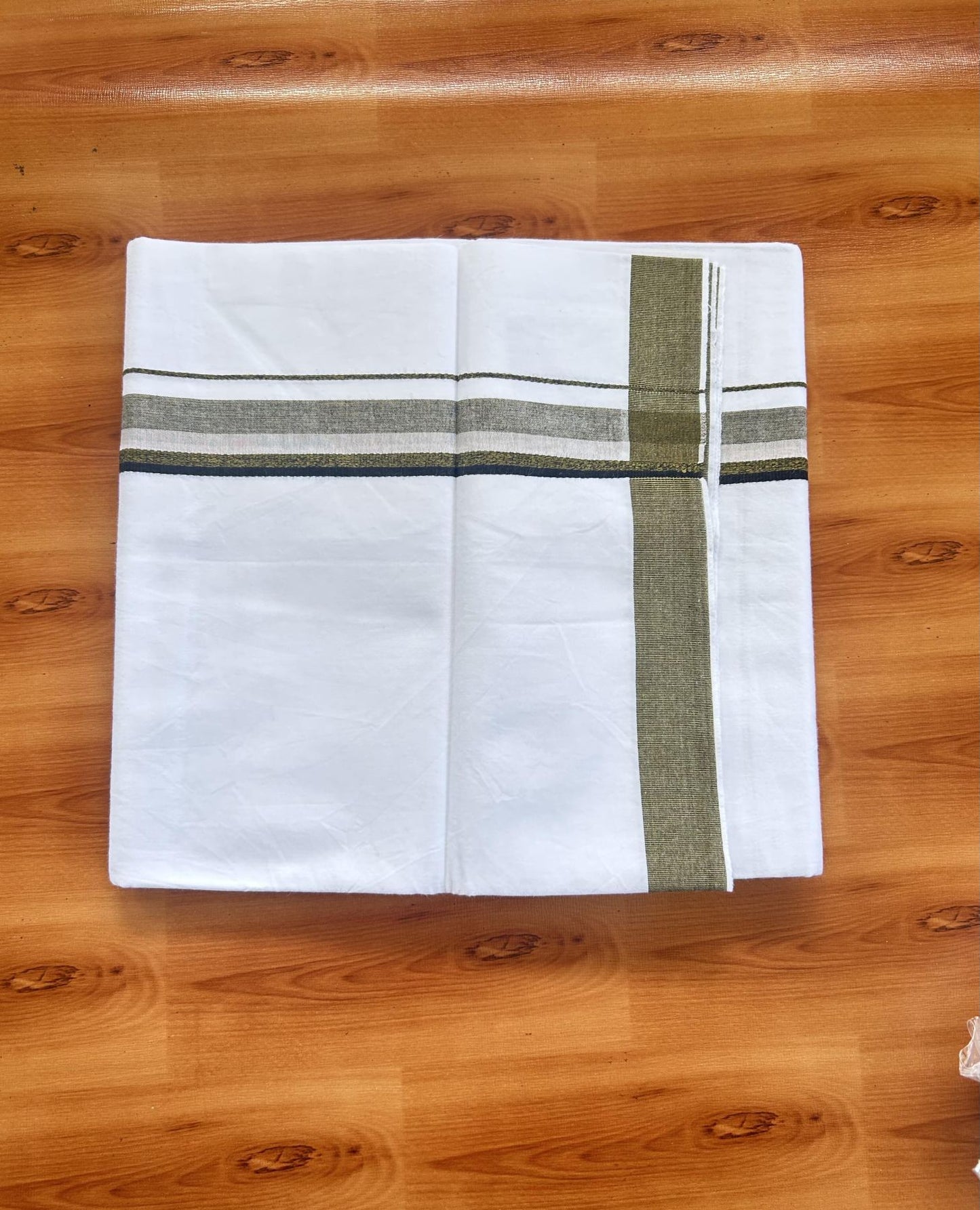 Single Mundu/Dhoti  - Pure White - 29% Discount !! KaithariKada Balaramapuram 100% Cotton - Twisted 60s Thread -1 Inch Silver Kasav & Black & Yellowish Olive Green Shaded Kara (2 meter / 4 muzham) - 33 KK5393 GL