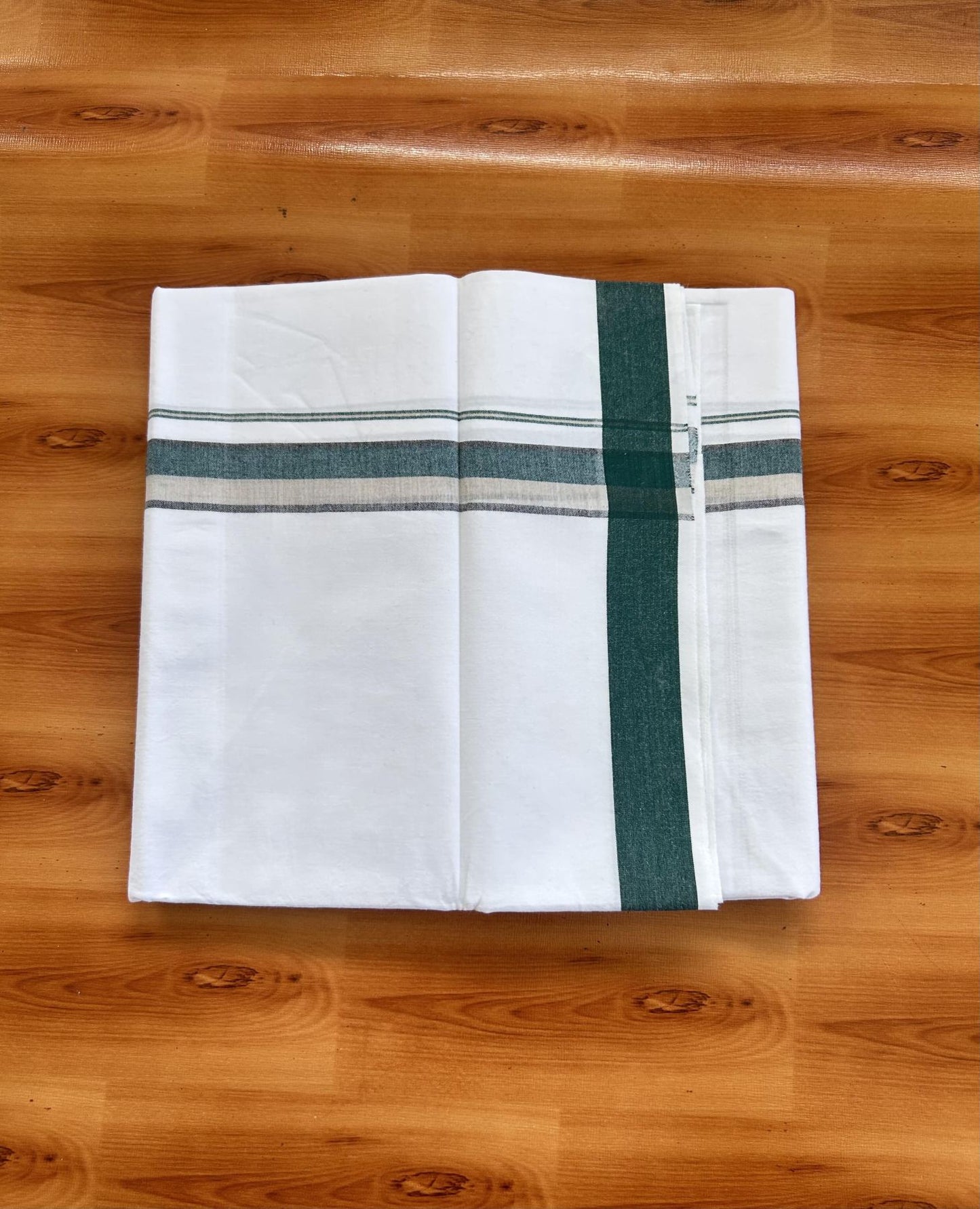 Single Mundu/Dhoti  - Pure White - 29% Discount !! KaithariKada Balaramapuram 100% Cotton - Twisted 60s Thread -1 Inch Silver Kasav & Black & Green Shaded Kara (2 meter / 4 muzham) - 35 KK5393 GL