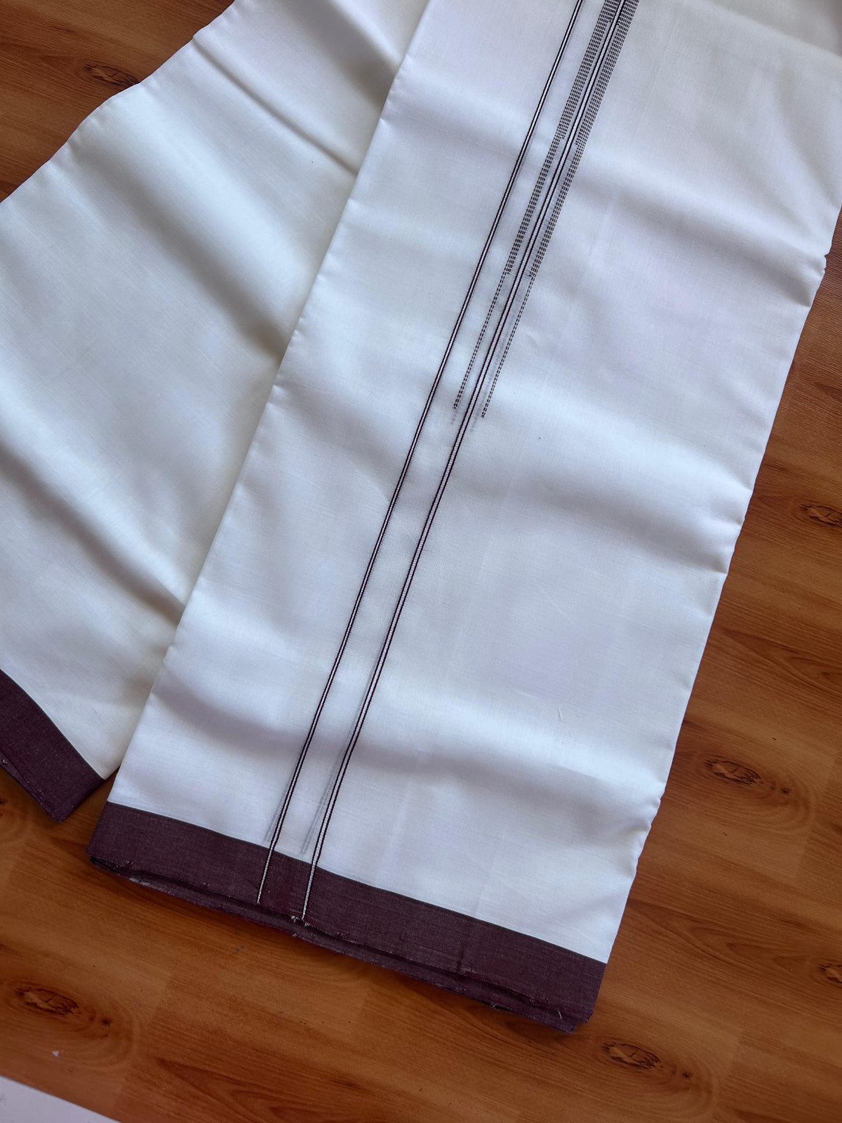 25% Discount!! New Ultra Pure White Thread Handloom - Kerala Handloom - 100% Mercerised Cotton Double Mundu/Dhoti - 120 twisted warp x 100s weft - 1.5 cm Puliyilakkara Burnt Maroon Chutty Design kara 4 mtr (8.5 Muzham) - 5 KK5502 REA