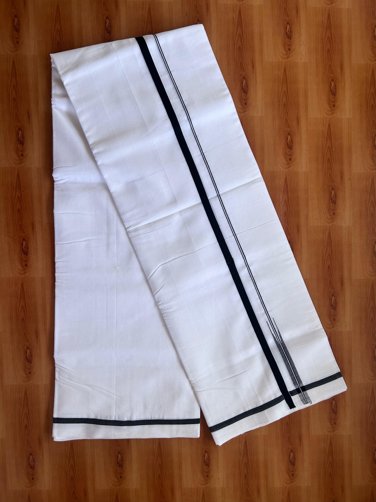 25% Discount!! New Ultra Pure White Thread Handloom - Kerala Handloom - 100% Mercerised Cotton Double Mundu/Dhoti - 120 twisted warp x 100s weft - 1 cm Puliyilakkara Black Chutty kara 3.80 mtr (8 Muzham) - 1 KK5502 REA