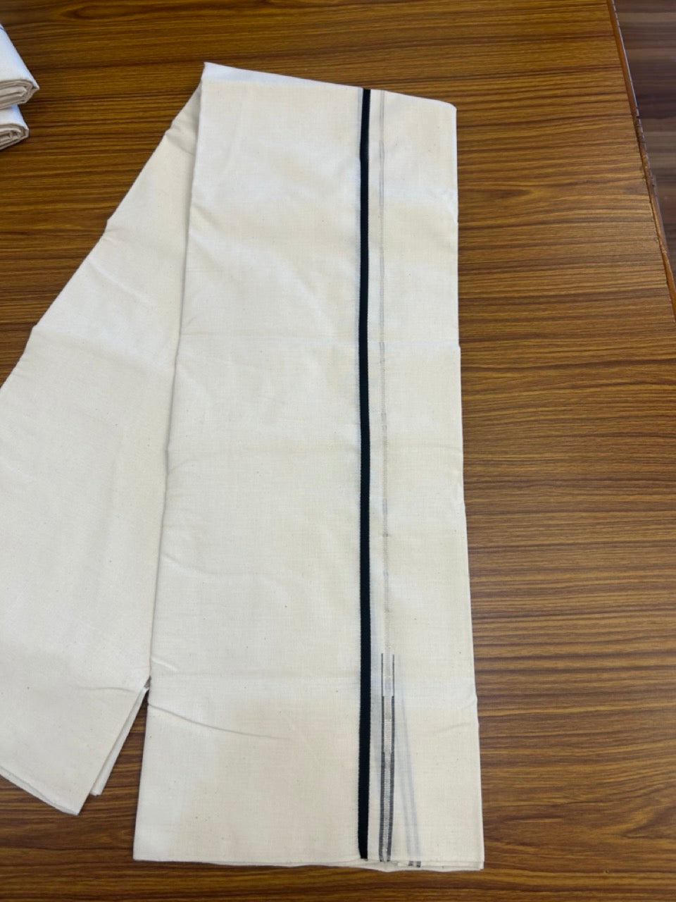 25% DISCOUNT!! SIGNATURE KAITHARIKADA EXCLUSIVE SINGLE DHOTI - 100% Cotton Balaramapuram HANDLOOM Single Mundu/Dhoti - Off White (Unbleached) 0.5 inch Puliyilakkara Silver Kasav & Black Chutty Kara (2 meter / 4 muzham) - 2 KK5293 KAI