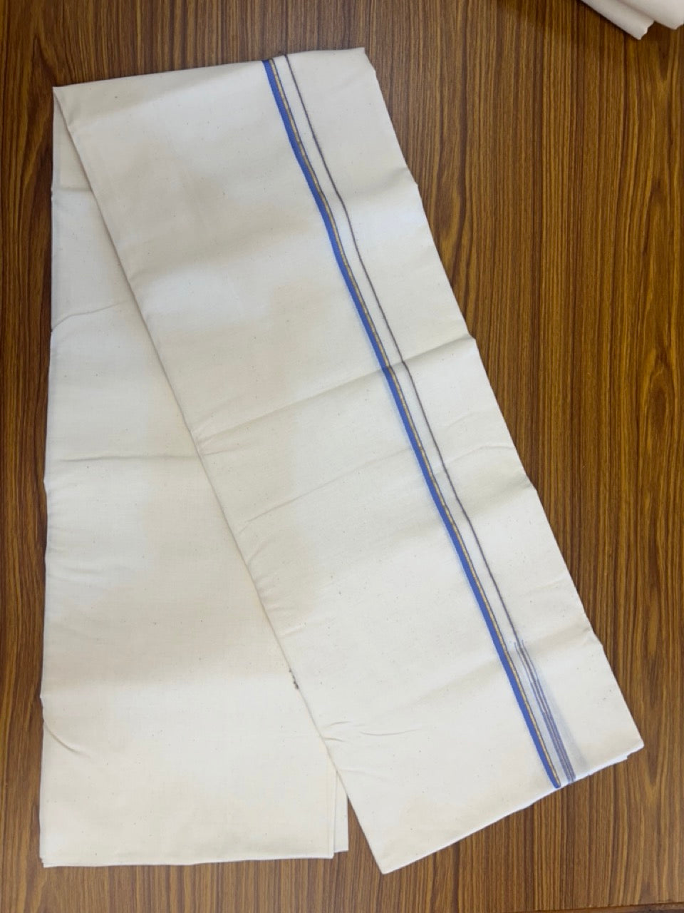 25% DISCOUNT!! SIGNATURE KAITHARIKADA EXCLUSIVE SINGLE DHOTI - 100% Cotton Balaramapuram HANDLOOM Single Mundu/Dhoti - Off White (Unbleached) 0.25 inch Puliyilakkara Gold Kasav & Lavender Blue Chutty Kara (2 meter / 4 muzham) - 4 KK5293 KAI