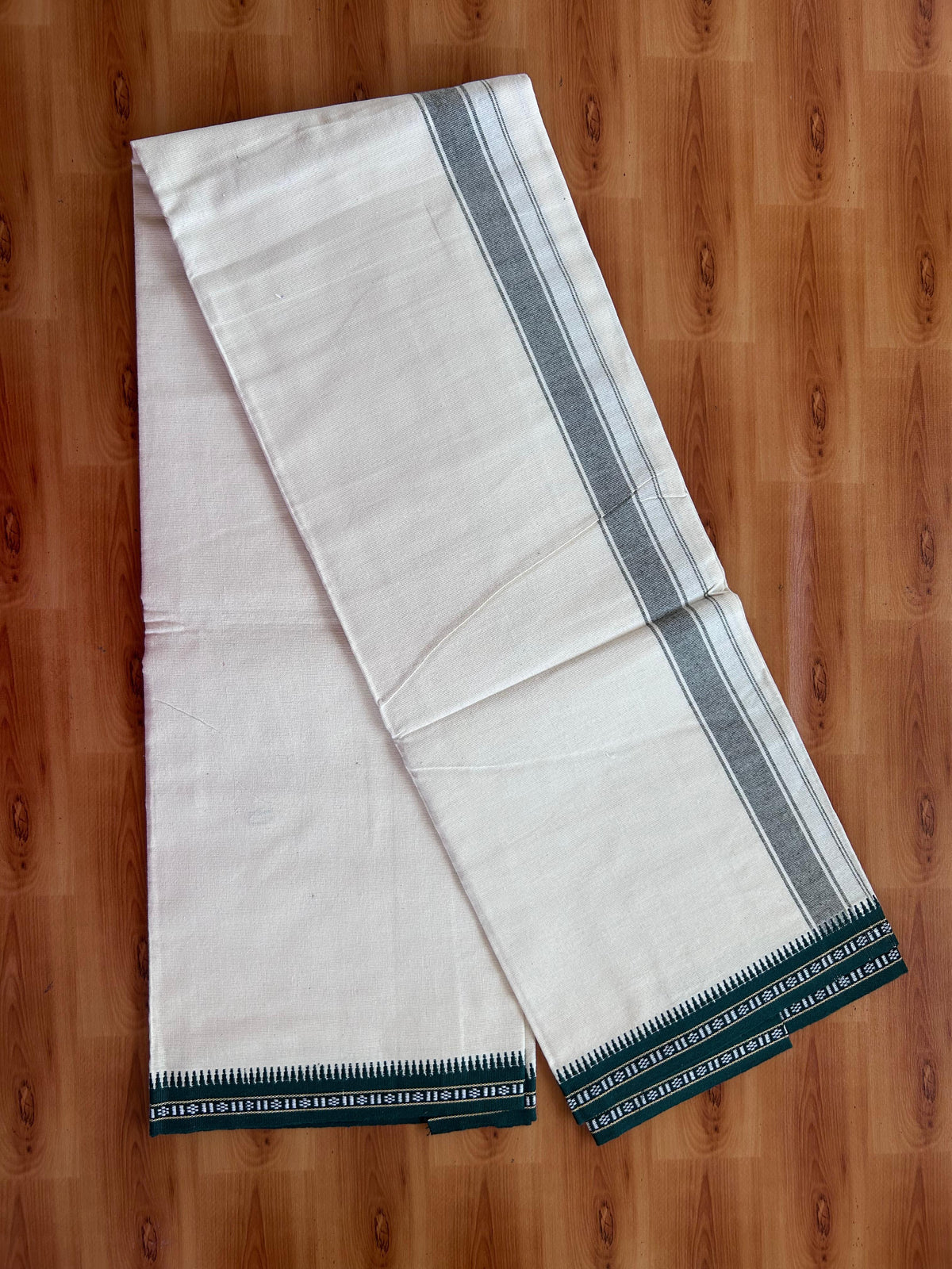 Kaitharikada Single Kaily / Lungi - Pure Cotton - (2/40)S 1 inch Green Striped kara With Off White Body Kuppadam Border (2 meter / 4 muzham) - 3 KK8077 KUT