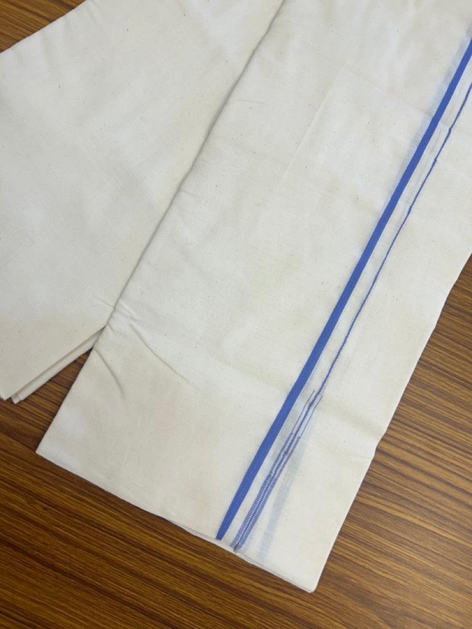 25% DISCOUNT!! SIGNATURE KAITHARIKADA EXCLUSIVE SINGLE DHOTI - 100% Cotton Balaramapuram HANDLOOM Single Mundu/Dhoti - Off White (Unbleached) 0.25 inch Puliyilakkara Silver Kasav & Lavender Blue Chutty Kara (2 meter / 4 muzham) - 6 KK5293 KAI