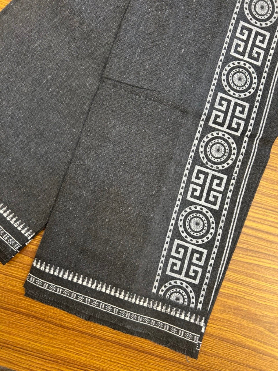 Kaitharikada - Polyster + Cotton - 20s twisted - Single Kaily / Lungi - 2.5 inch White Printed Kuppadam Border with Black Shaded colour body (2 meter / 4 muzham) -  14 KK5293 GAN