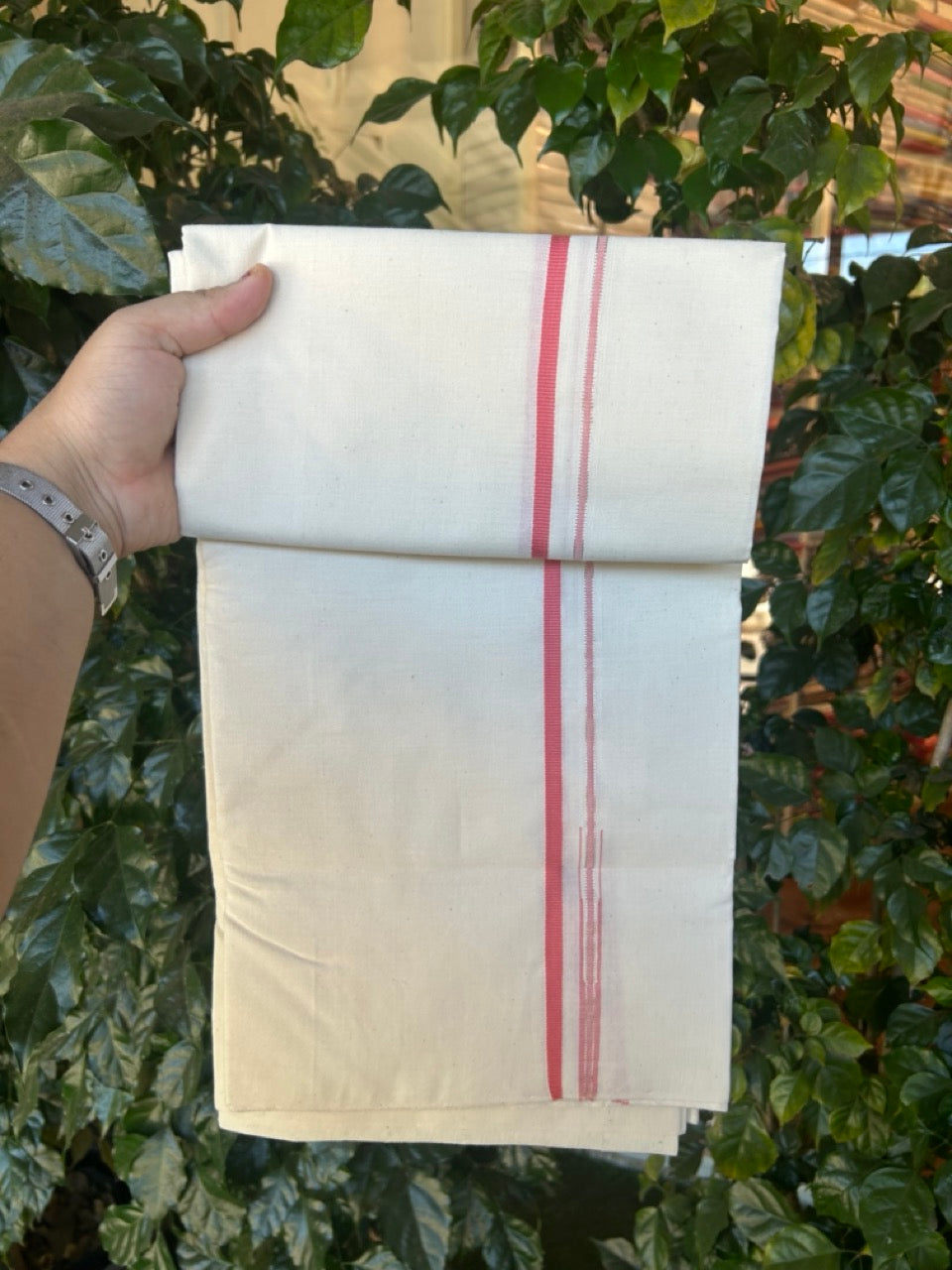 25% DISCOUNT!! SIGNATURE KAITHARIKADA EXCLUSIVE SINGLE DHOTI - 100% Cotton Balaramapuram HANDLOOM Single Mundu/Dhoti - Off White (Unbleached) 0.25 inch Puliyilakkara Silver Kasav & Peach Chutty Kara (2 meter / 4 muzham) - 3 KK5293 KAI