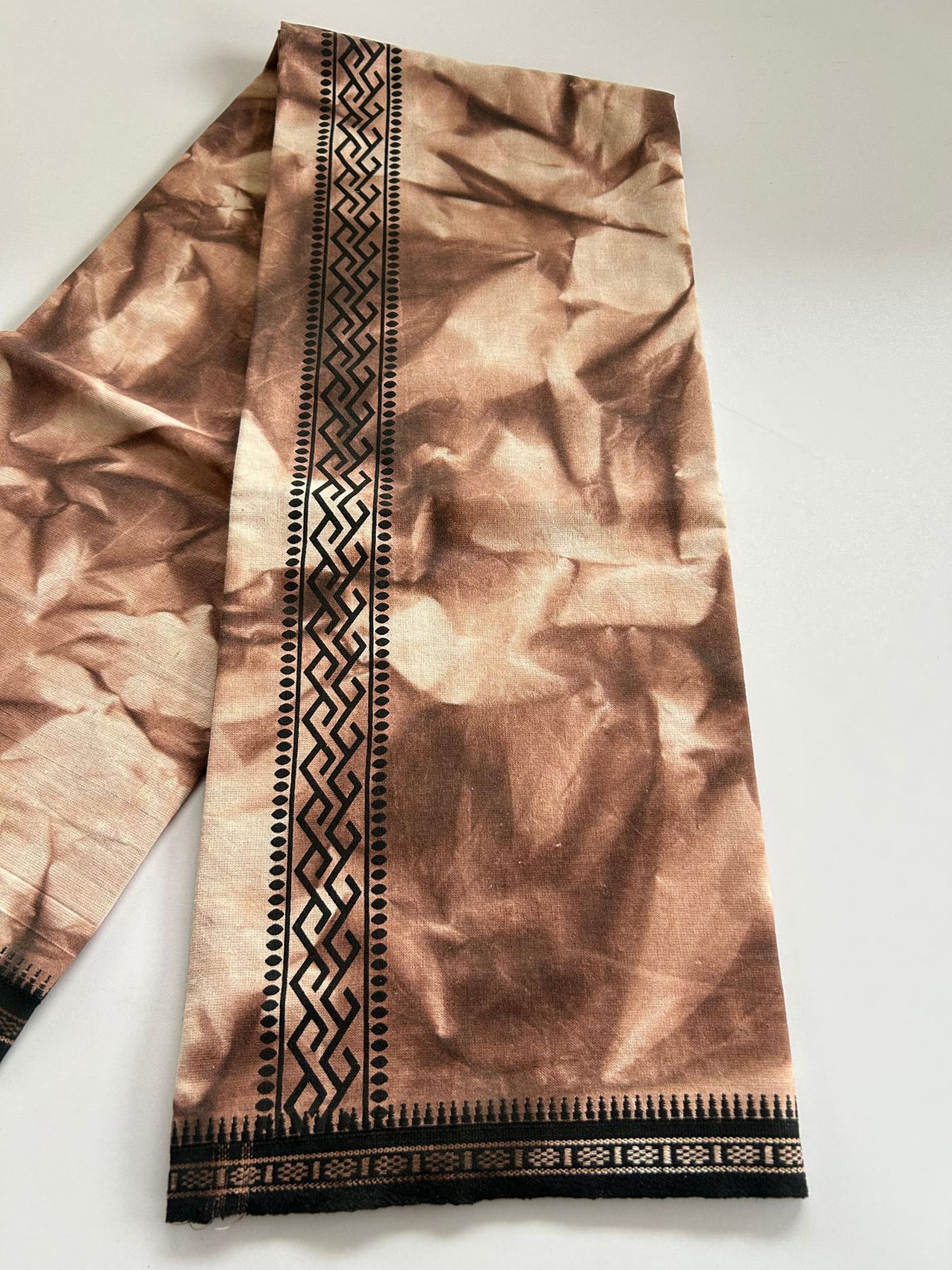 Dyed Single Kaily / Lungi - Kaitharikada - Mixed Cotton - 40s twisted - 2 inch Black Printed Design Kara With Brown & White Shaded Colour Body (2 meter / 4 muzham) -  2 KK8097 SAT