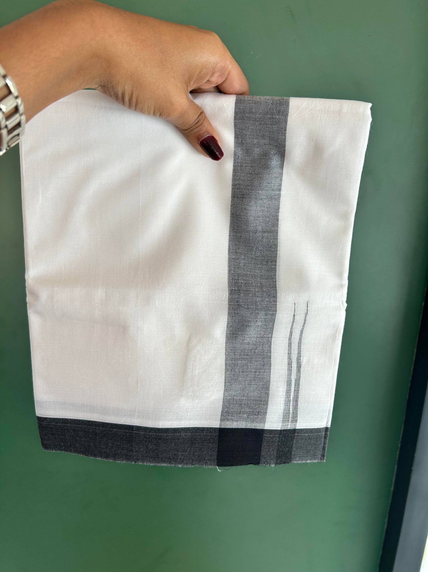 Double Pure White Mundu/Dhoti - 20% Discount !! KaithariKada Balaramapuram 100% Cotton - 100x80 - 1.5 inch Black Puliyilakkara Chutty Kara 3.90 mtr (8 muzham) - 1 KK 5443VAS