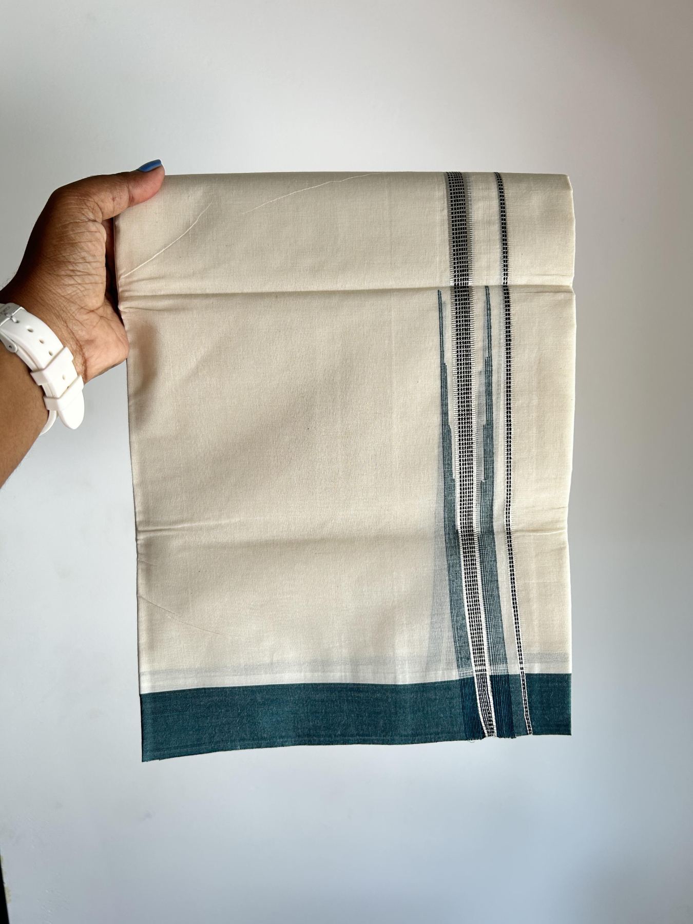 Off White Double (Unbleached) Mundu/Dhoti - 20% Discount! KaithariKada Balaramapuram 100% Cotton -100x80 - 1 inch Silver Kasav Black & Dark Green Puliyilakkara Chutty Kara 4 mtr (8.5 Muzham) - 42 KK5440 VIN