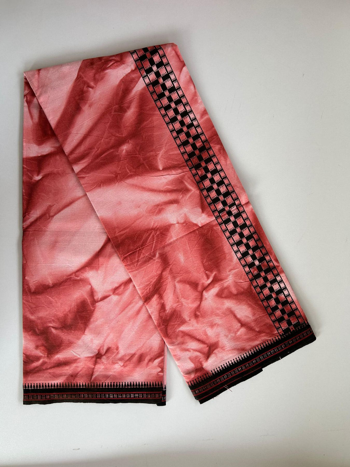 Dyed Single Kaily / Lungi - Kaitharikada - Mixed Cotton - 40s twisted - 2 inch Black Printed Design Kara With Coral Red & White Shaded Colour Body (2 meter / 4 muzham) - 8 KK8097 SAT